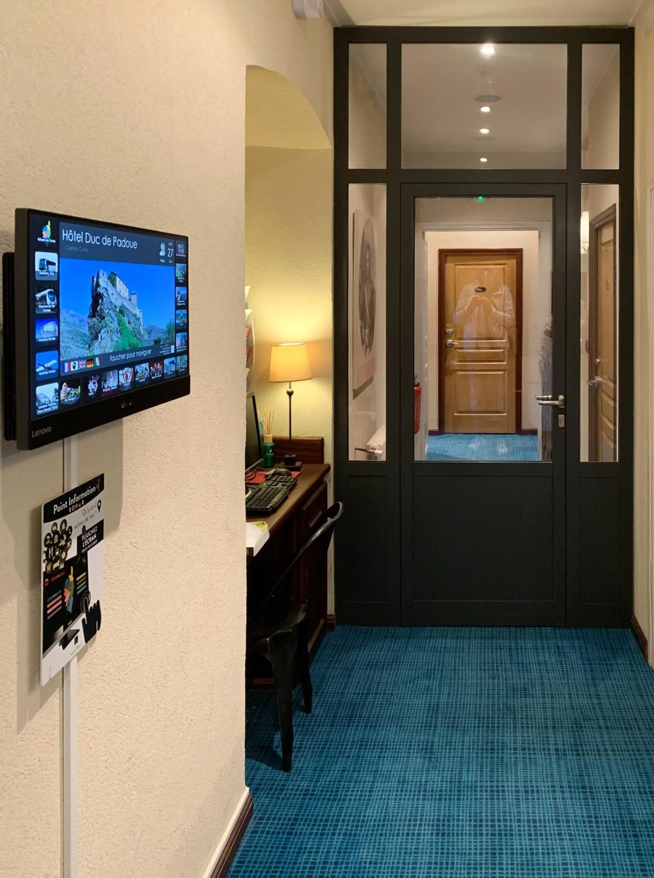 Lobby or reception in Hôtel Duc De Padoue