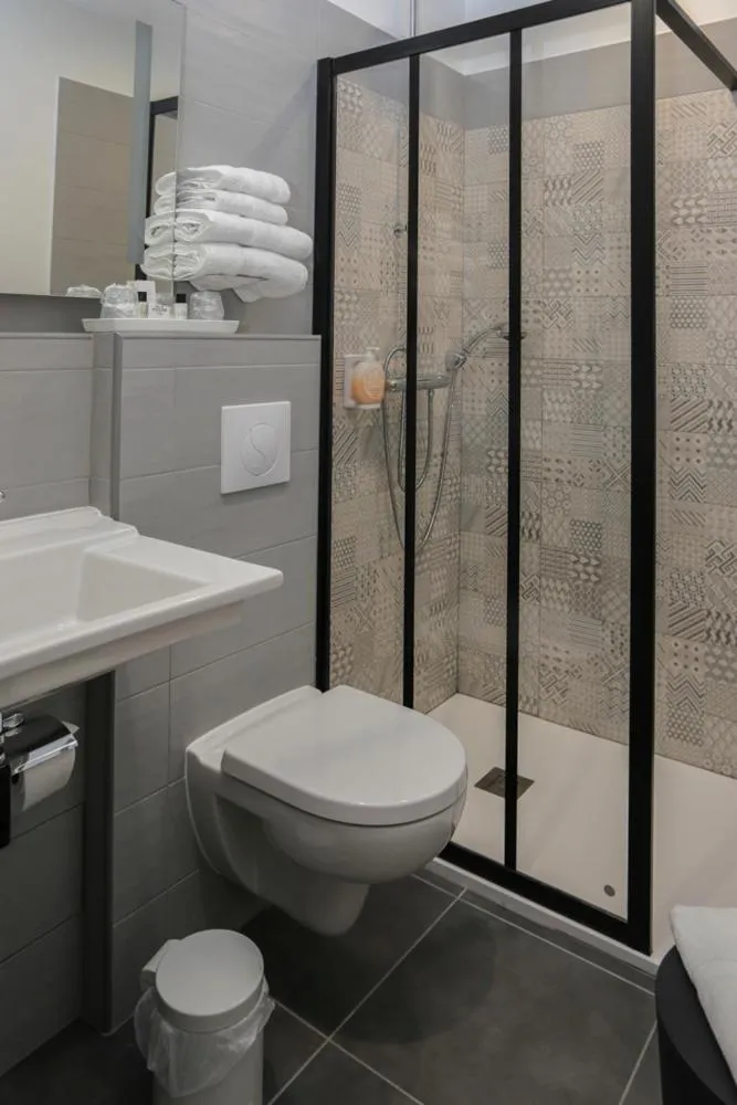 Bathroom in Hôtel Duc De Padoue