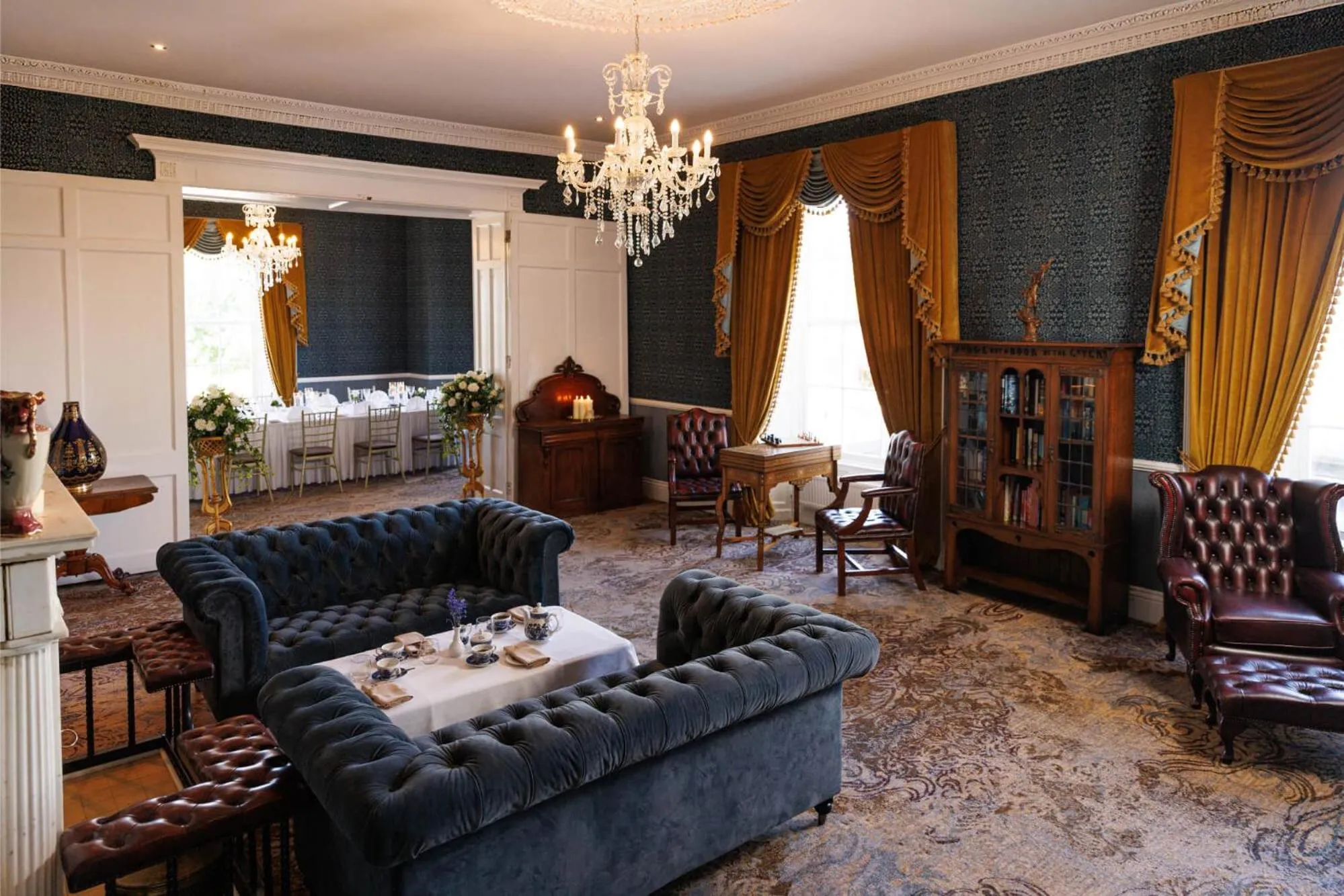 Communal lounge/ TV room in County Arms Birr