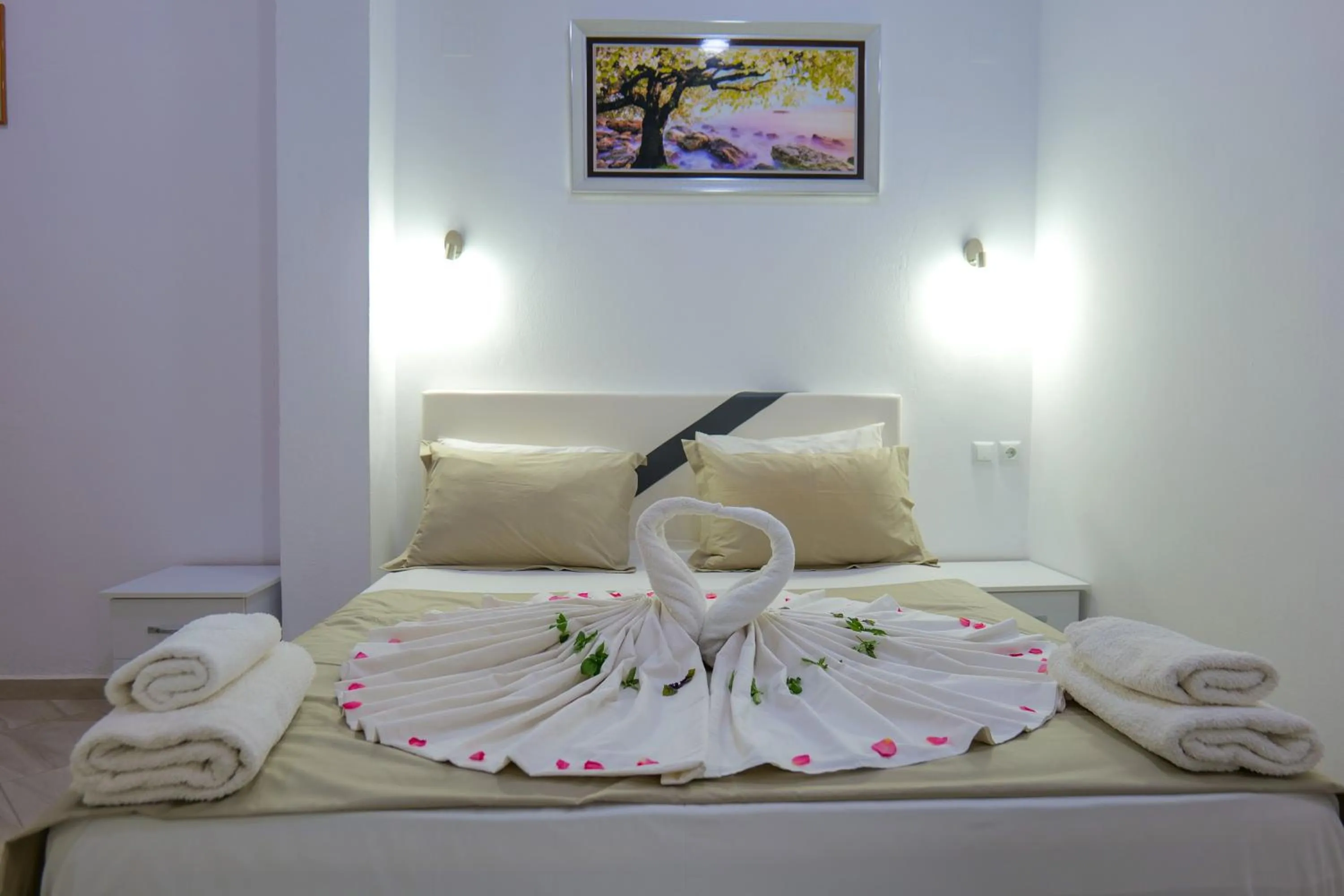 Bedroom, Bed in Hotel Chris