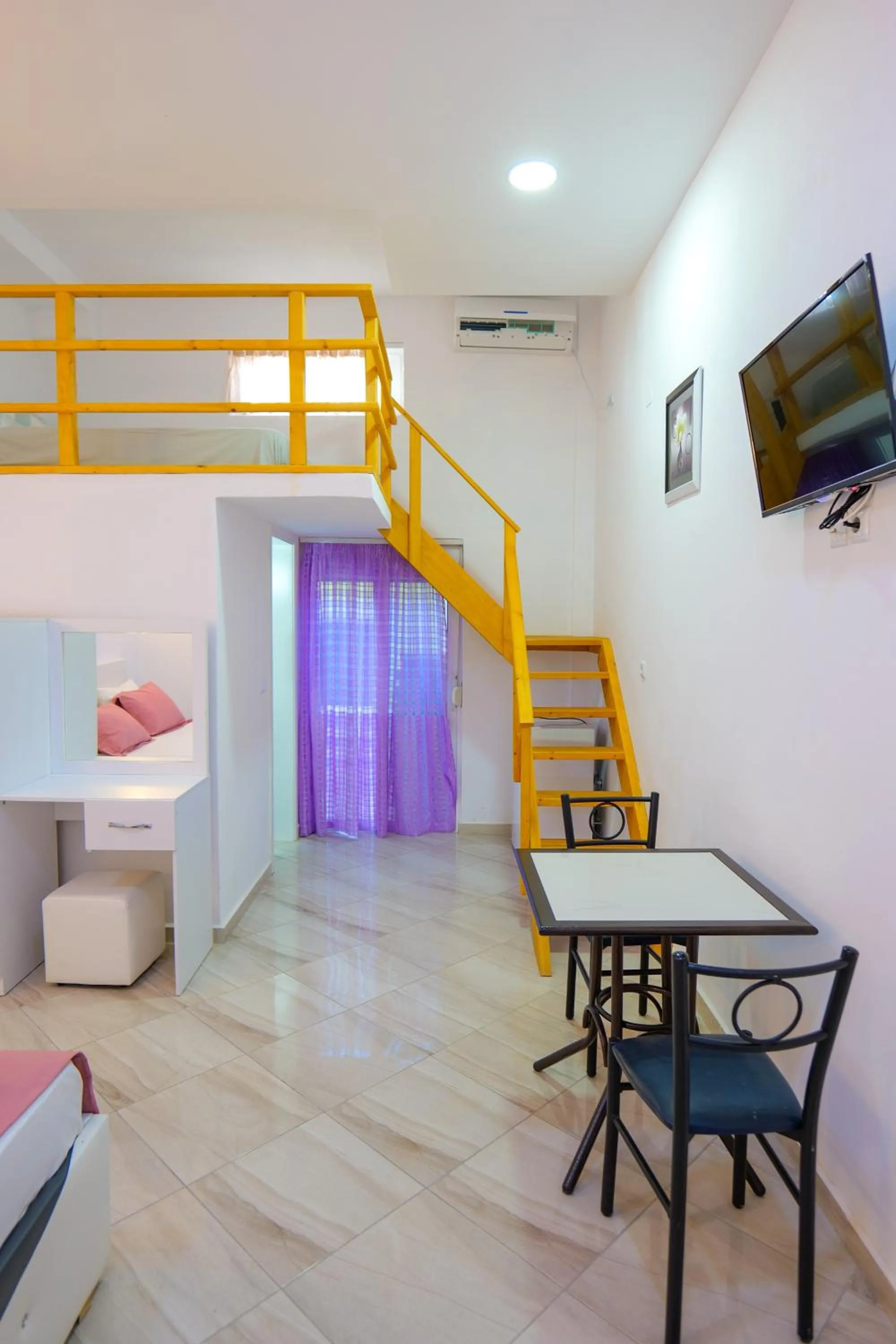 Dining area in Hotel Chris