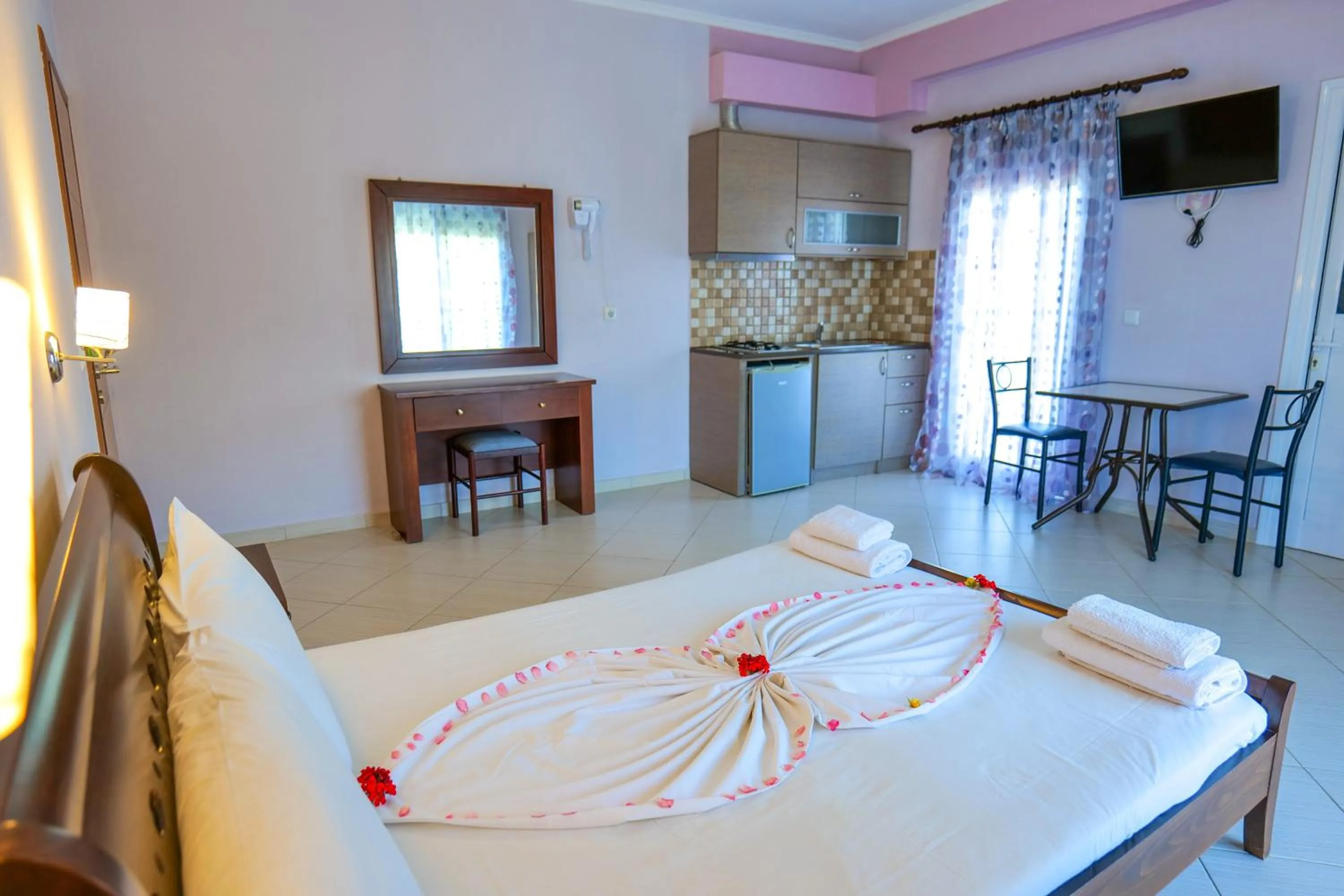 Bedroom, Bed in Hotel Chris