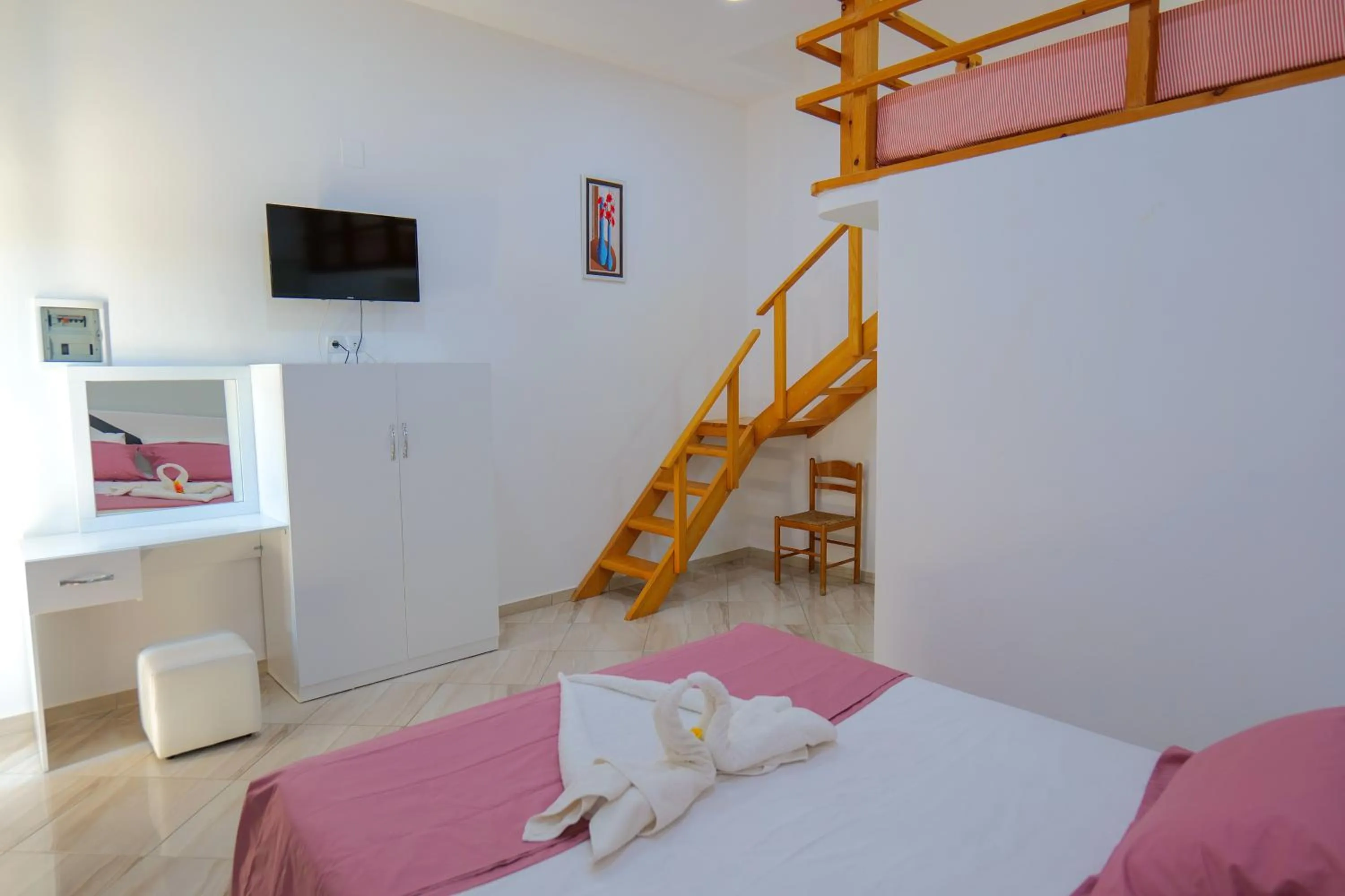 Bedroom, Bed in Hotel Chris