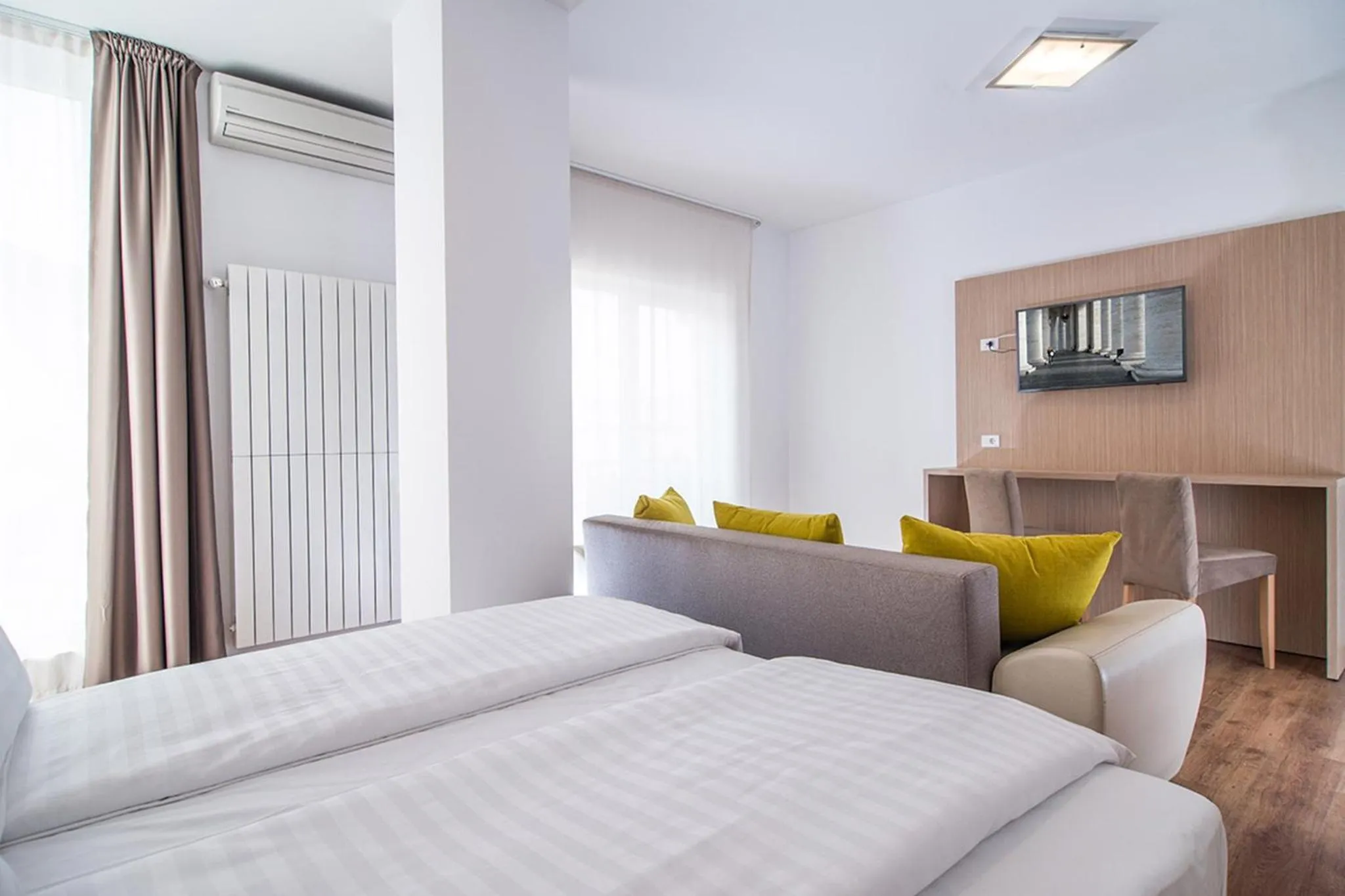 Spring, Bed in Residence iL Lago