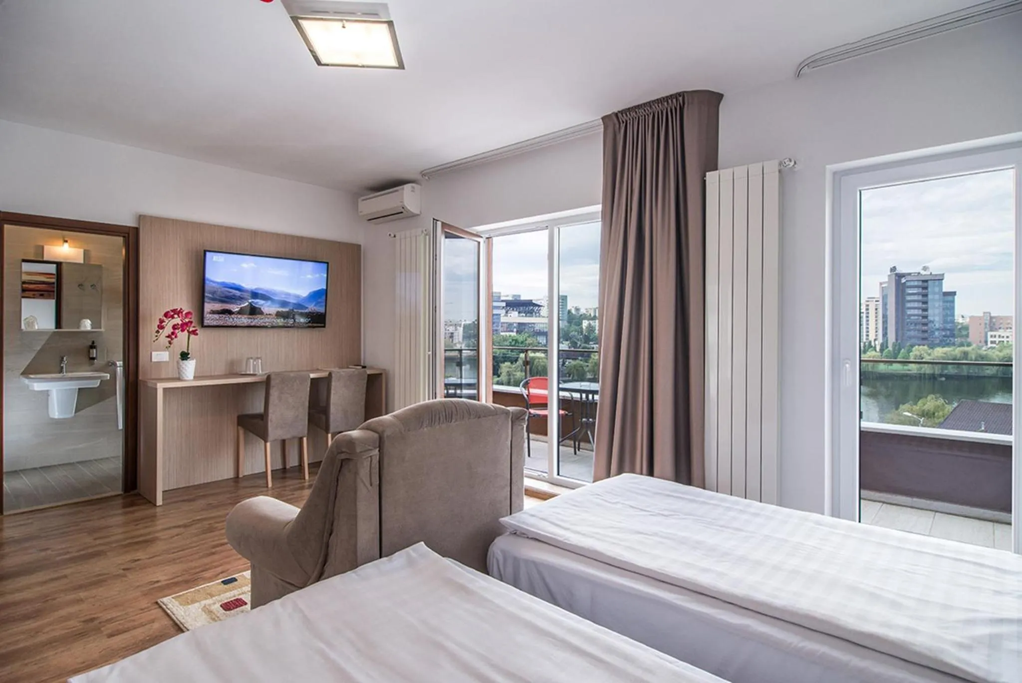 Day, Bed in Residence iL Lago