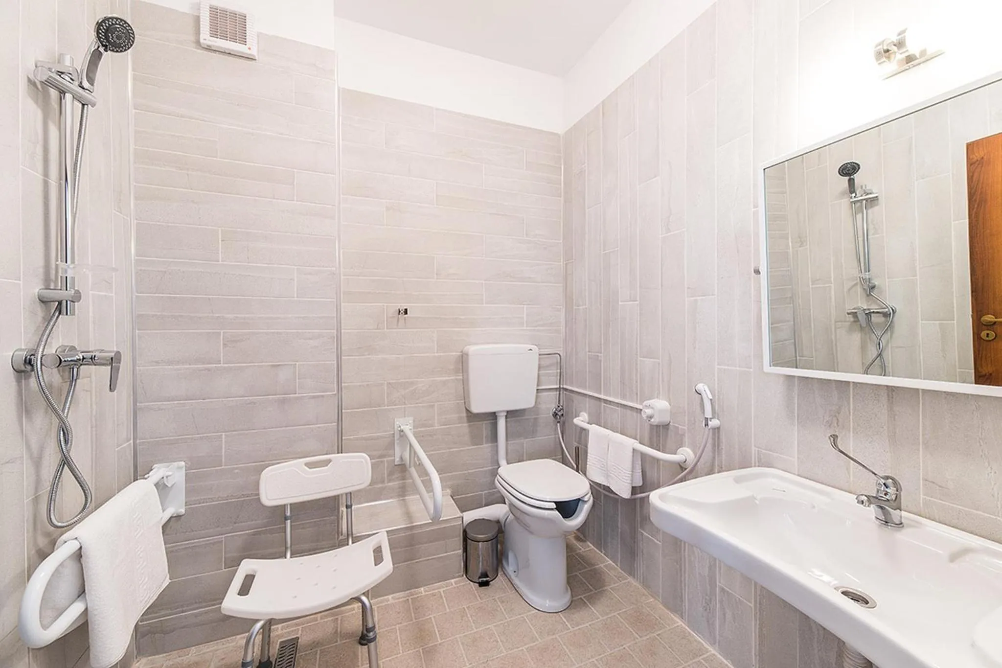 Toilet in Residence iL Lago