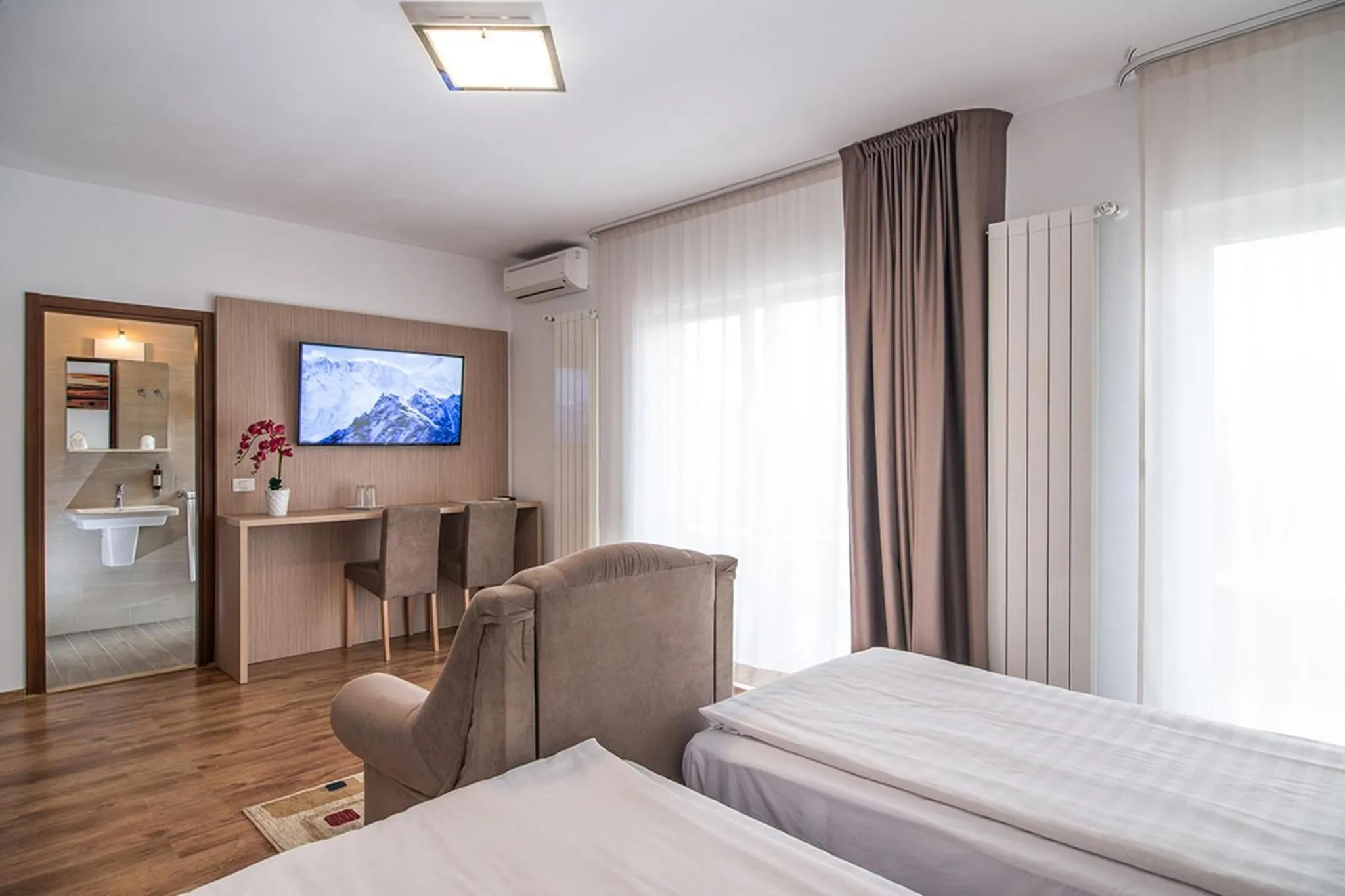 Day, Bed in Residence iL Lago