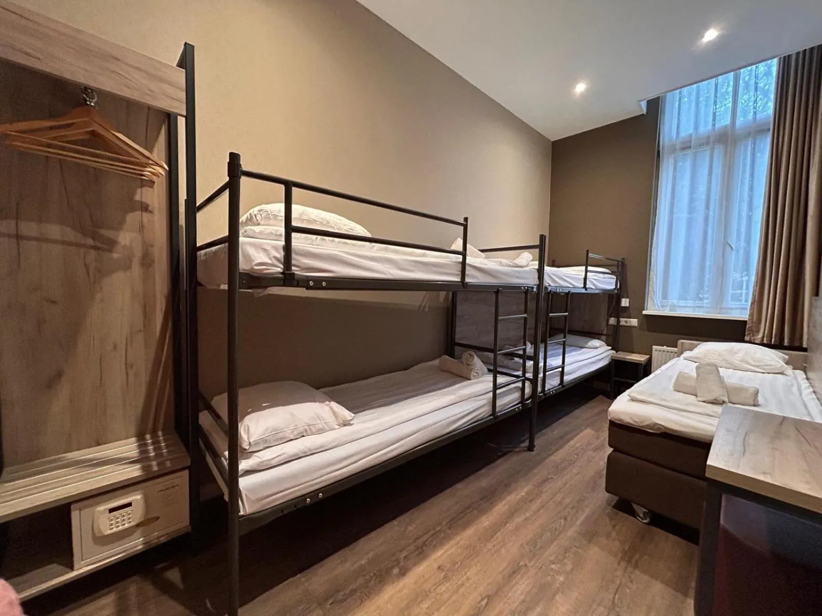 Bed in Amsterdam Downtown Hotel