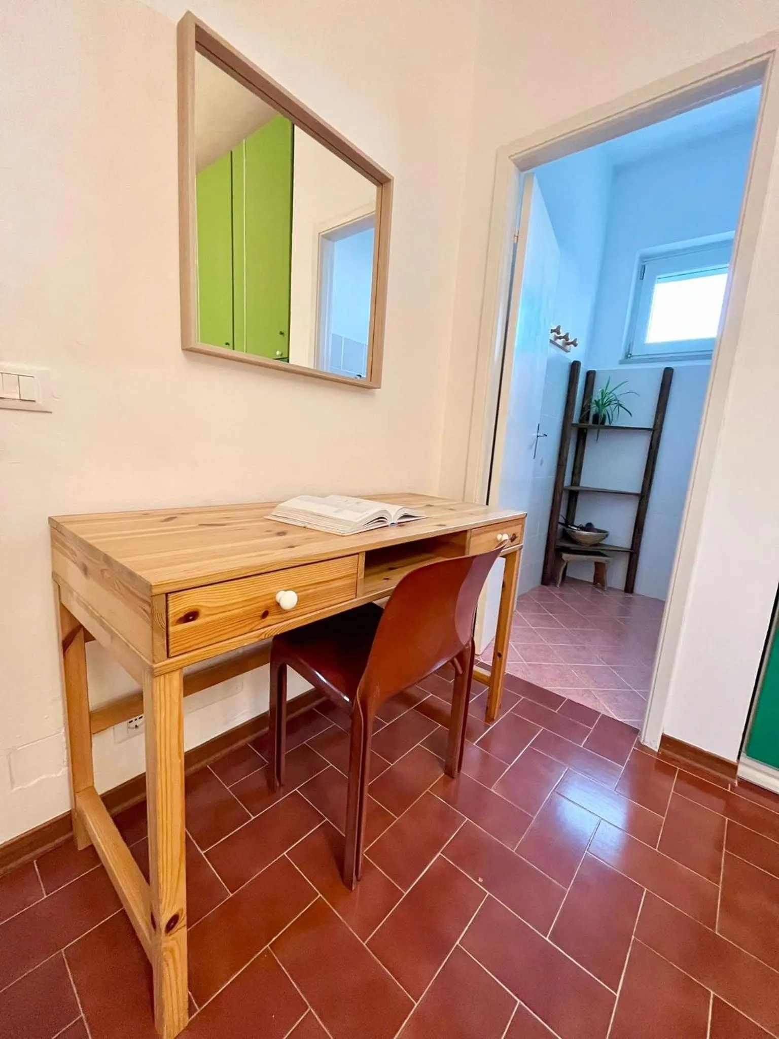 hair dresser in La Collina sul Mare