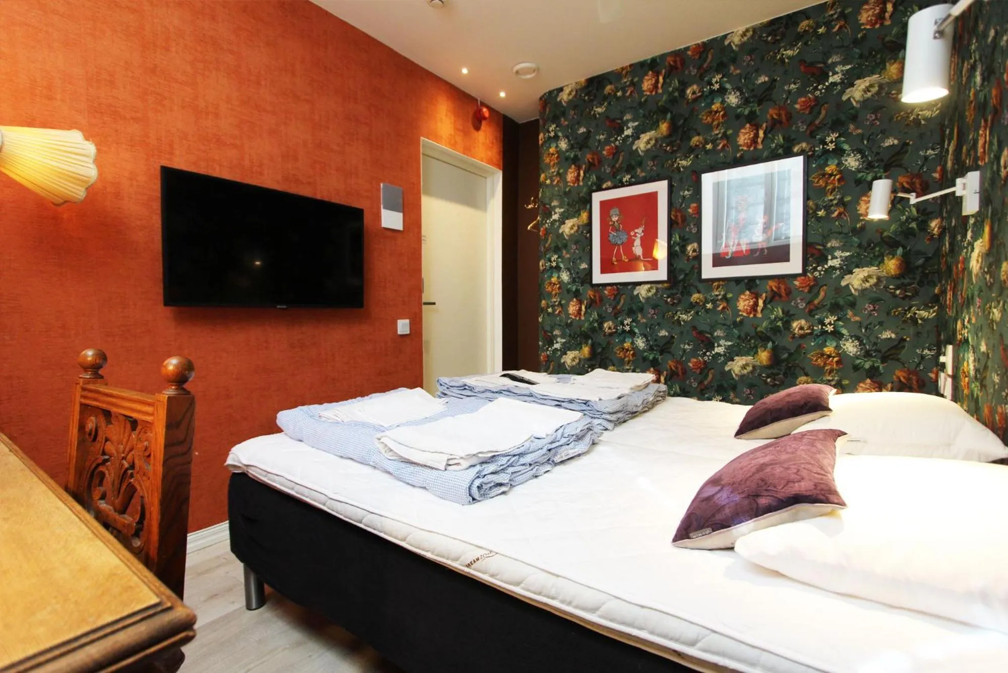 Photo of the whole room, Bed in Skanstulls Boutique Hostel