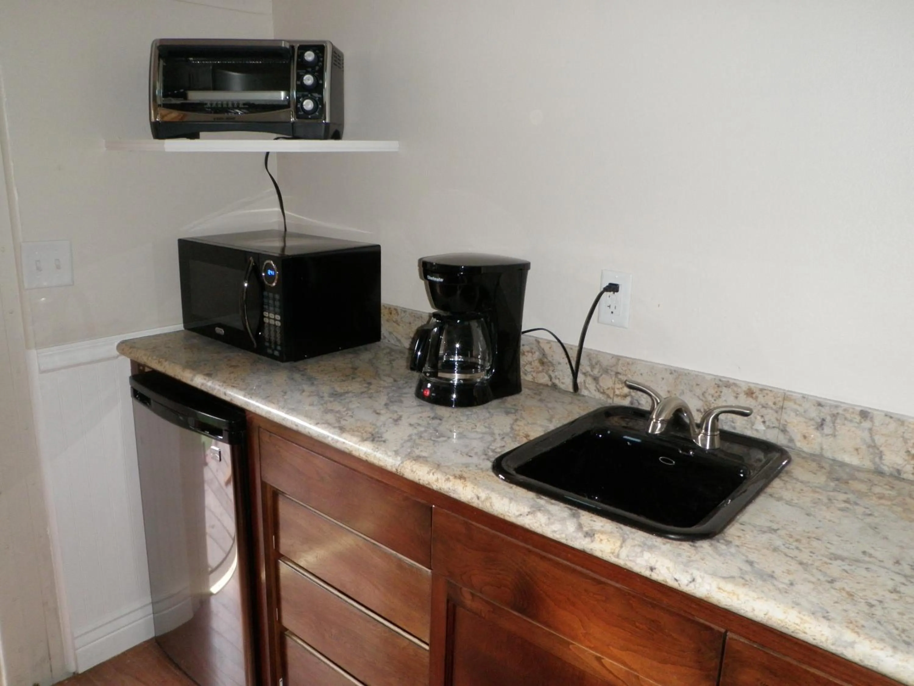 Coffee/tea facilities in Little Red Caboose