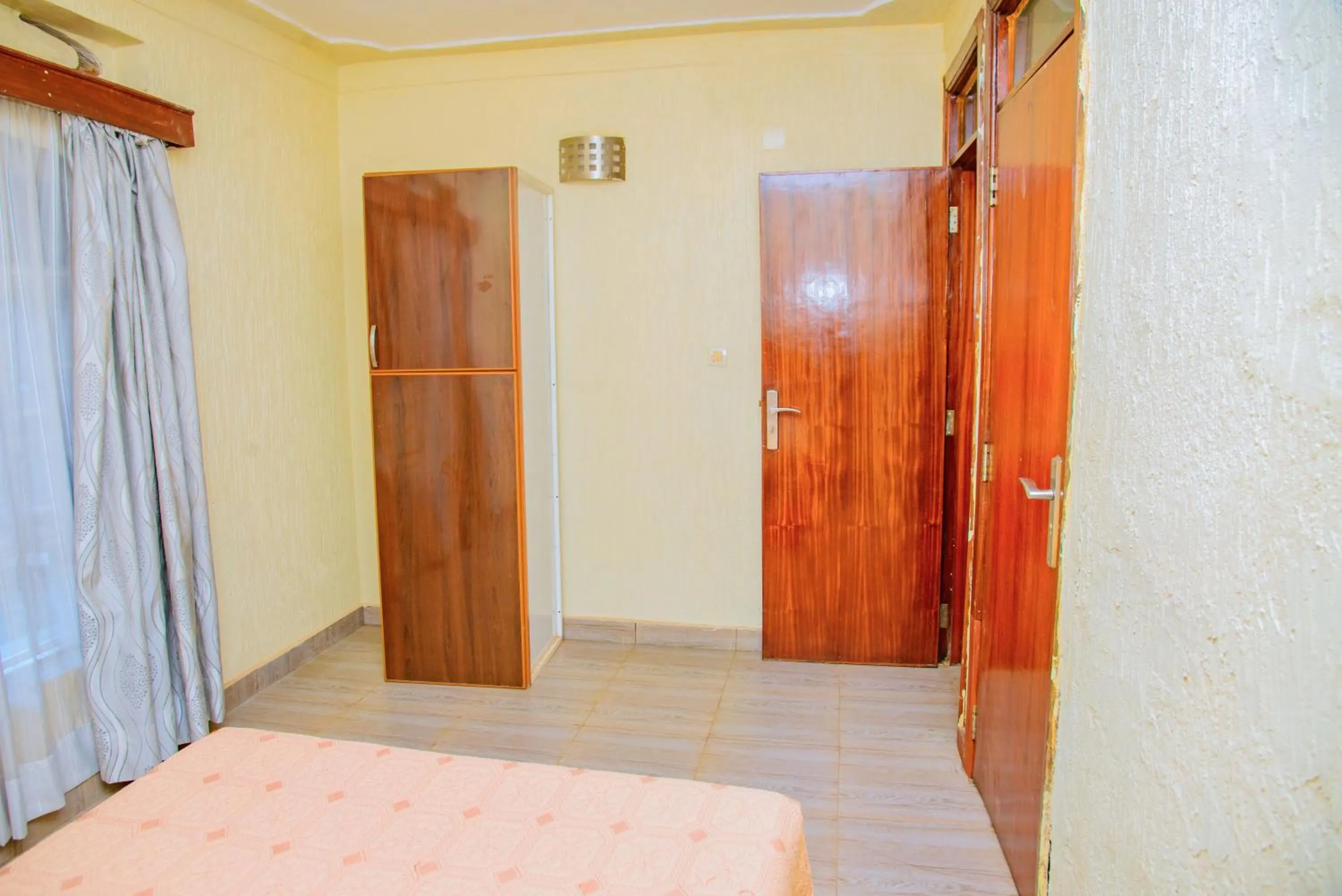 Bed in Diplomat Apartments