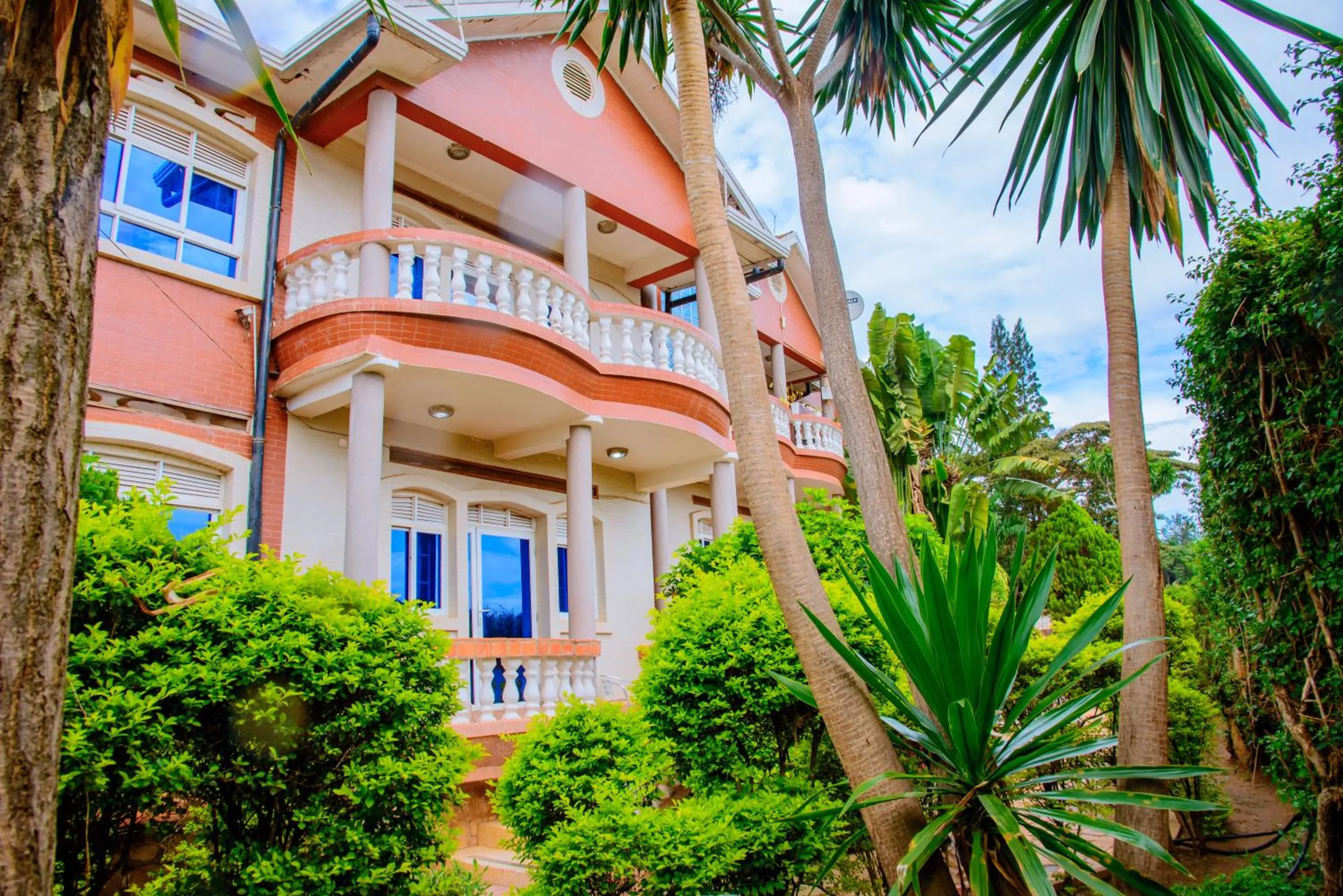 Diplomat Apartments