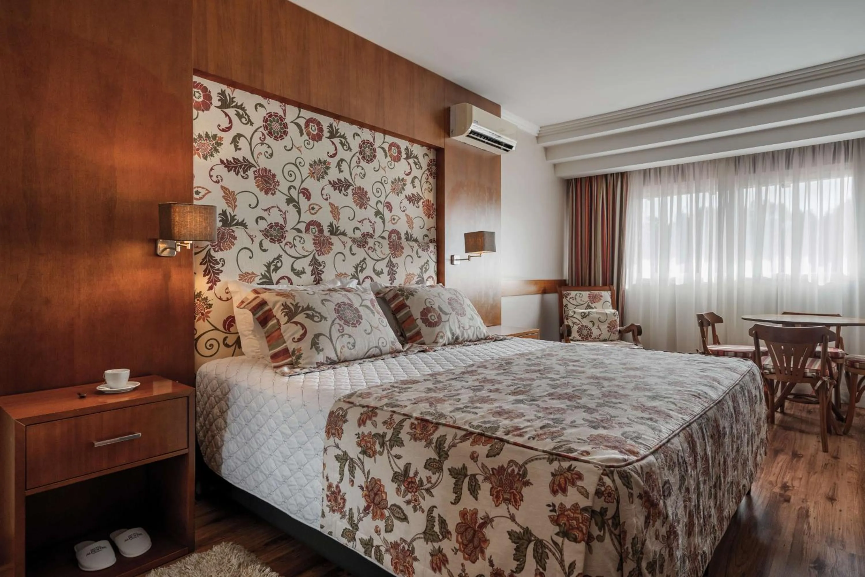 Bedroom, Bed in Hotel Alpestre