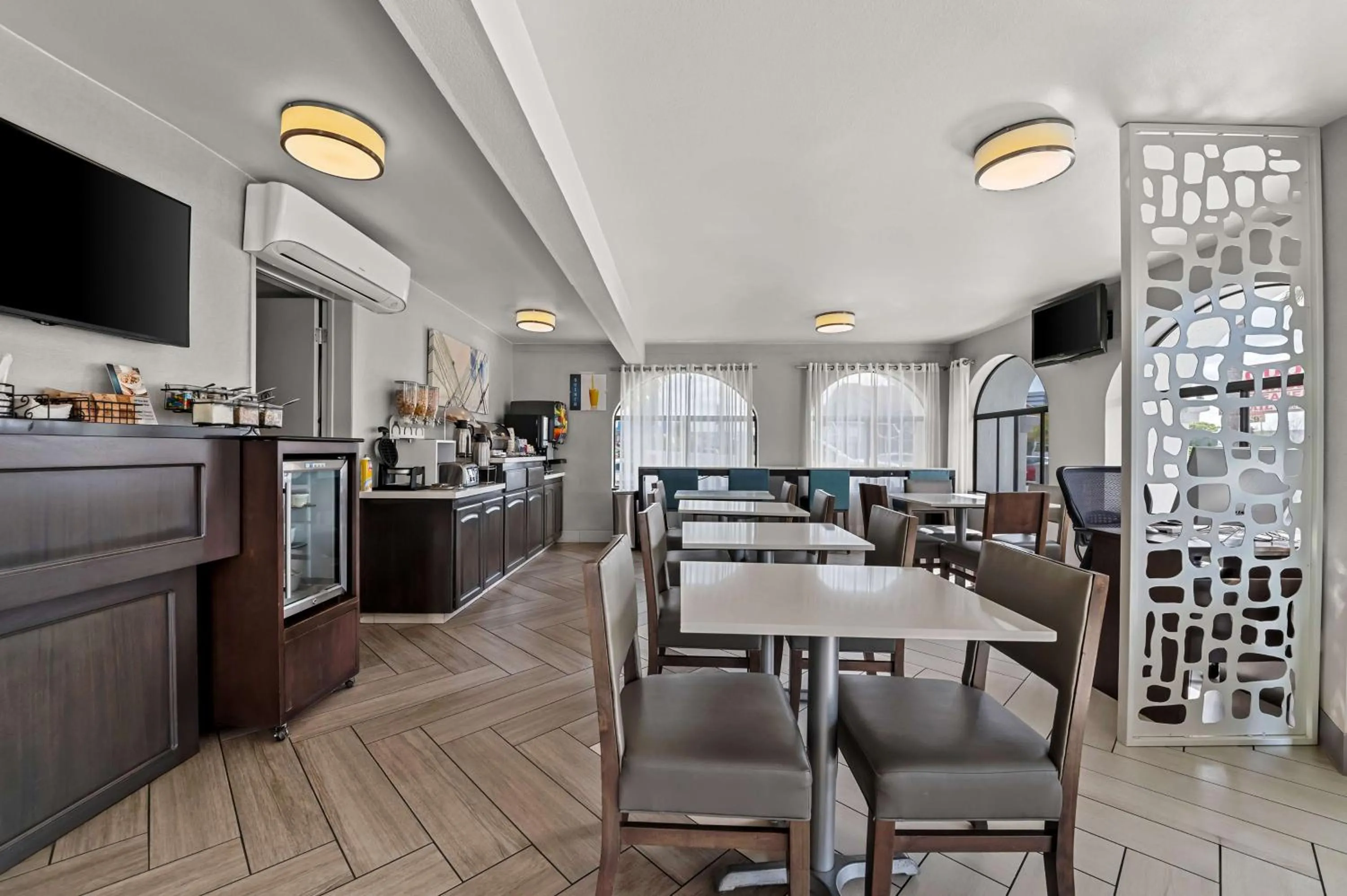 Breakfast in Best Western Los Alamitos Inn & Suites