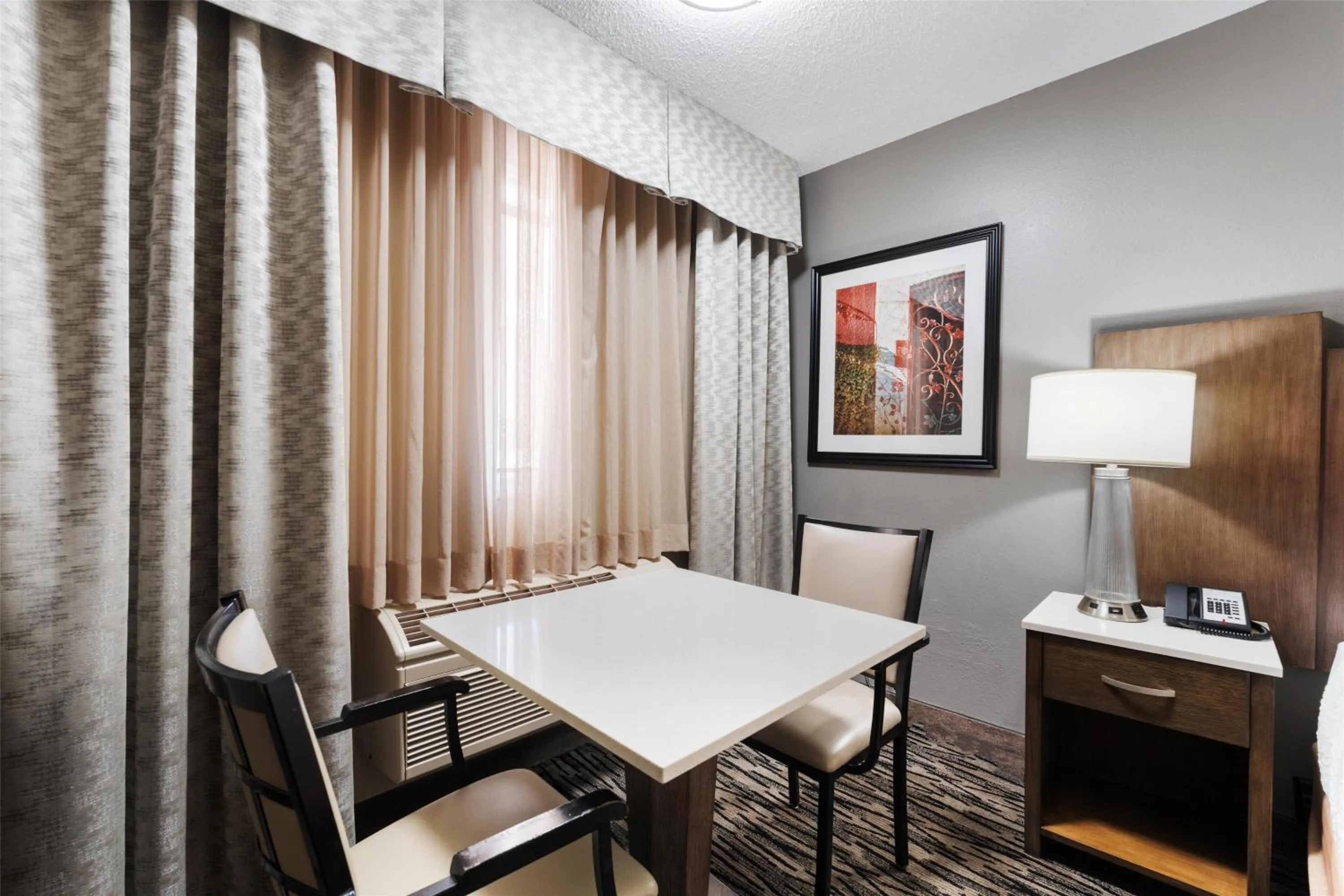 Bedroom in Best Western Los Alamitos Inn & Suites