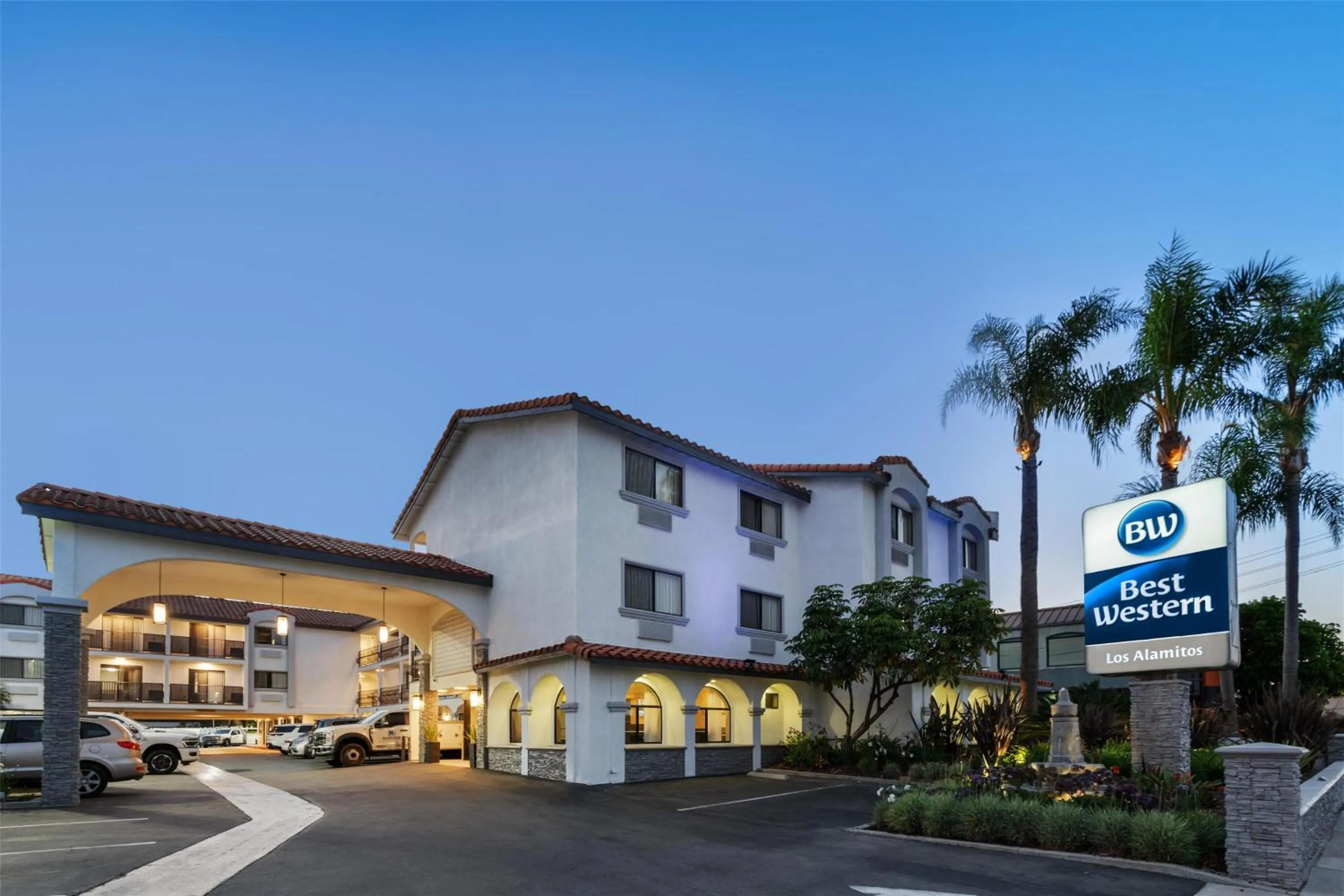 Property building in Best Western Los Alamitos Inn & Suites