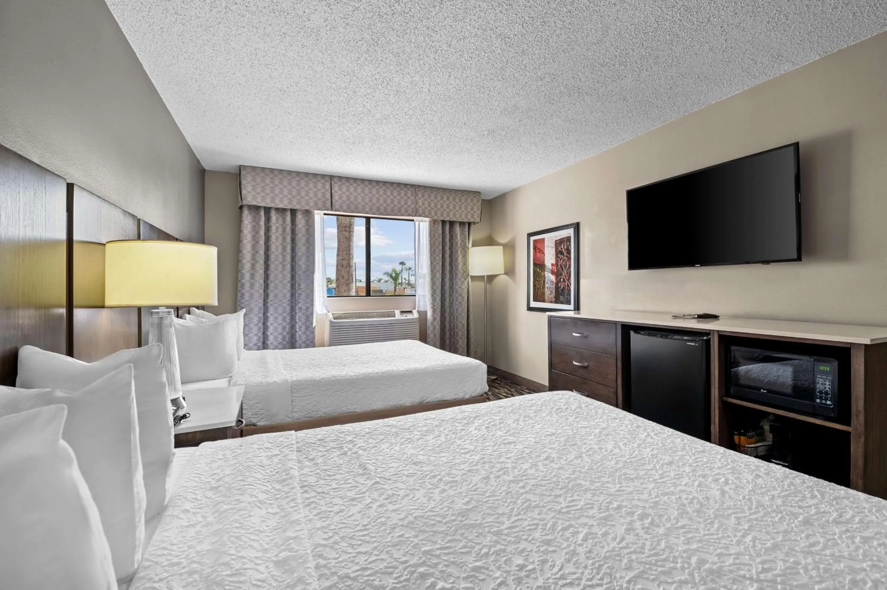 Bedroom, Bed in Best Western Los Alamitos Inn & Suites