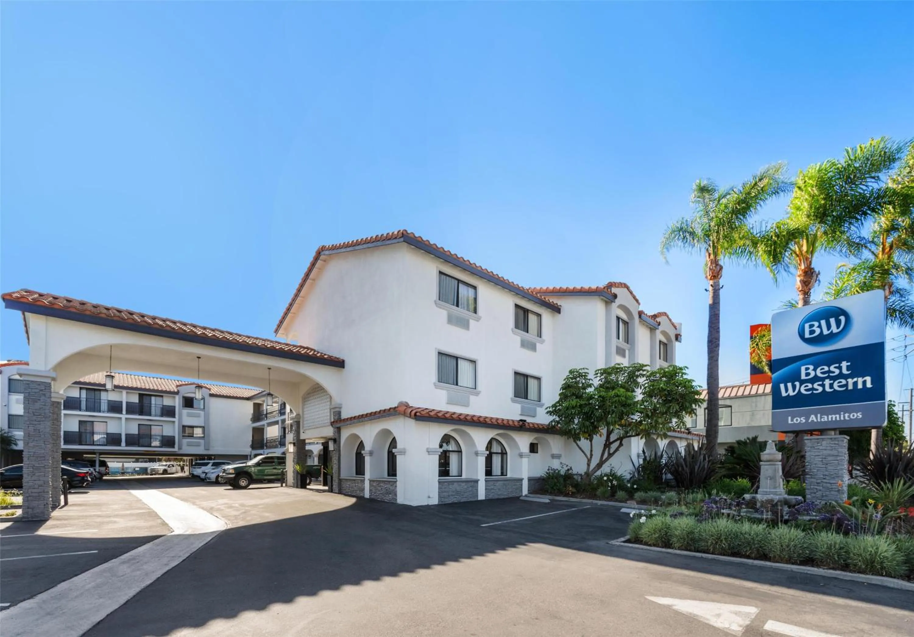 Property building in Best Western Los Alamitos Inn & Suites
