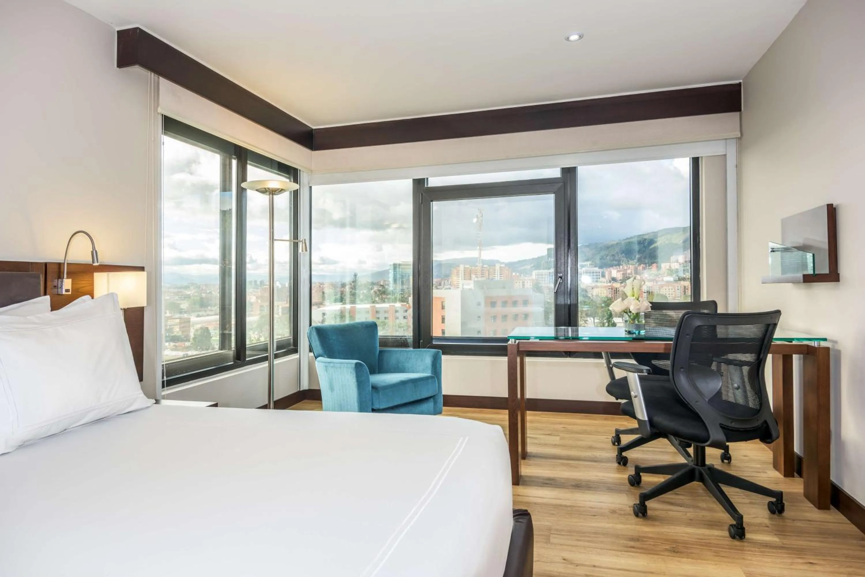 Photo of the whole room, Bed in NH Collection Bogota WTC Royal