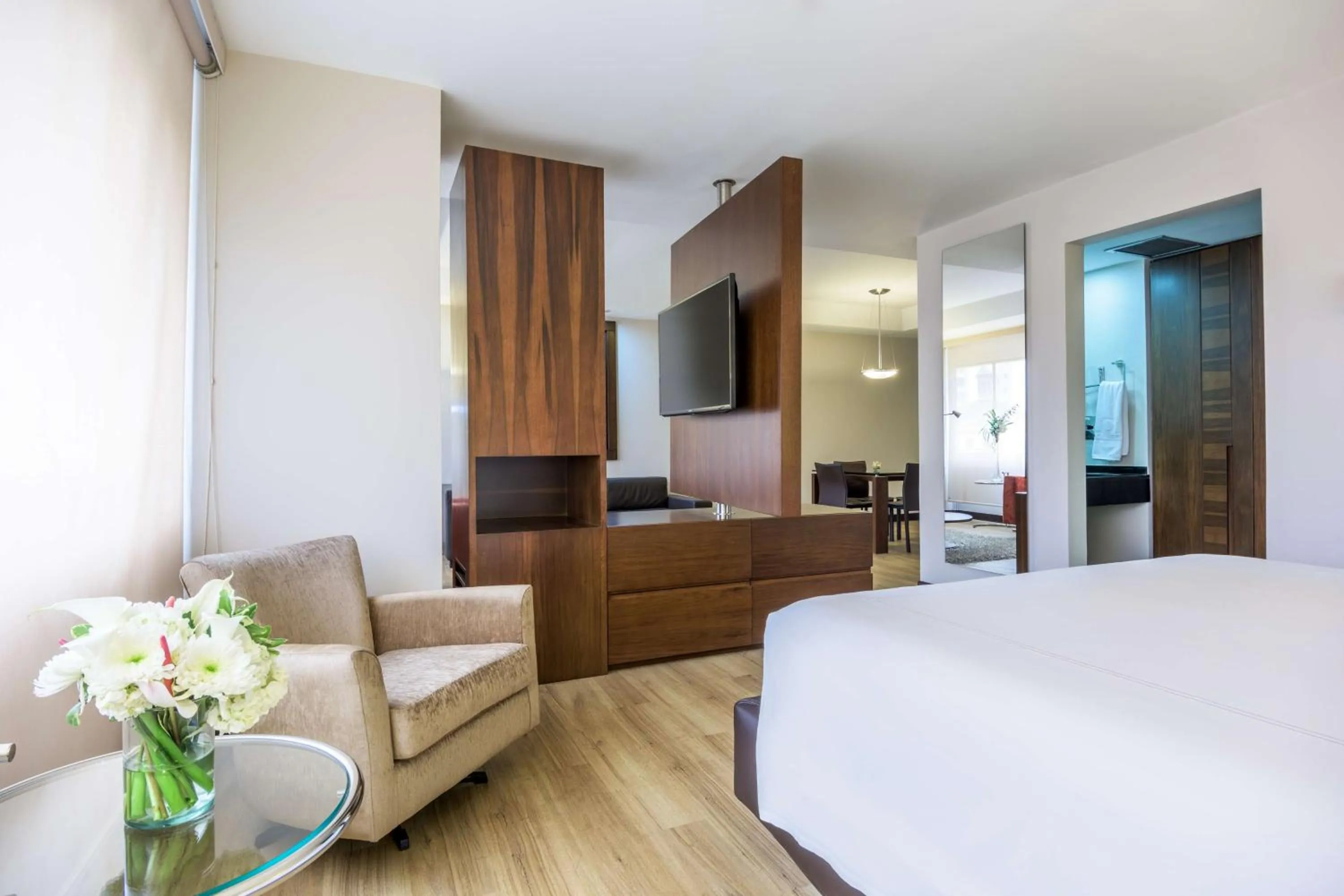 Photo of the whole room, Bed in NH Collection Bogota WTC Royal