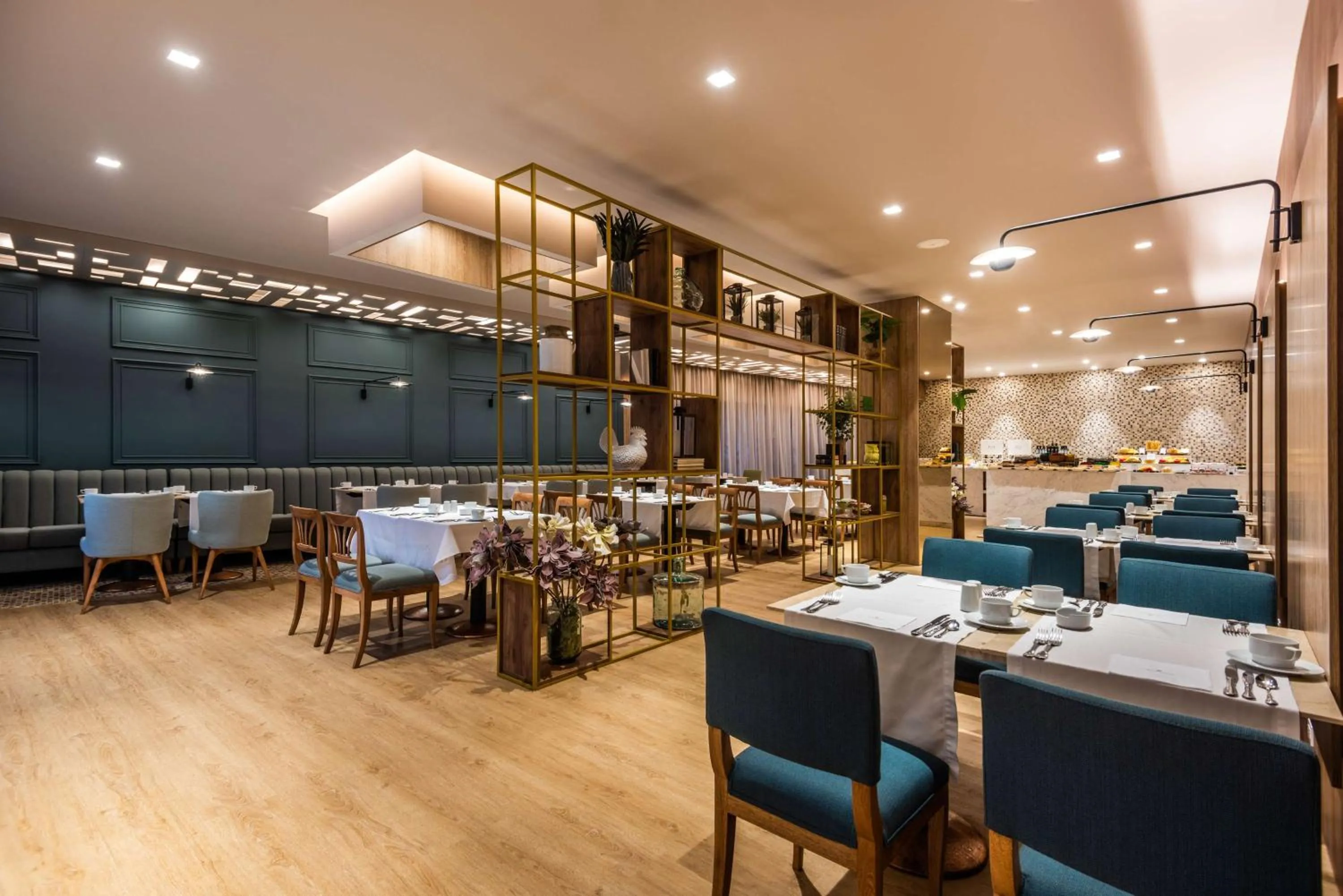 Restaurant/places to eat in NH Collection Bogota WTC Royal