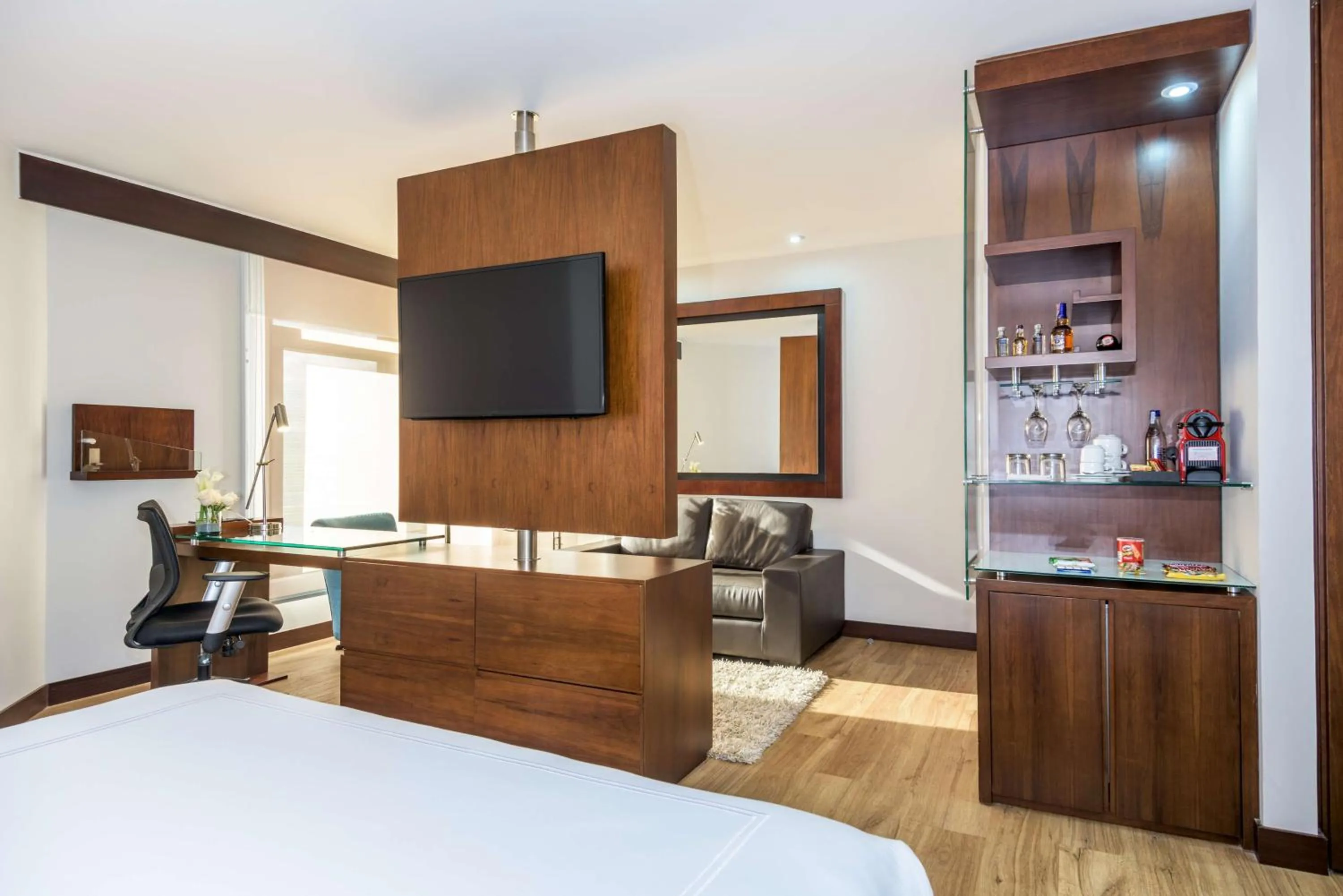 Photo of the whole room, Bed in NH Collection Bogota WTC Royal