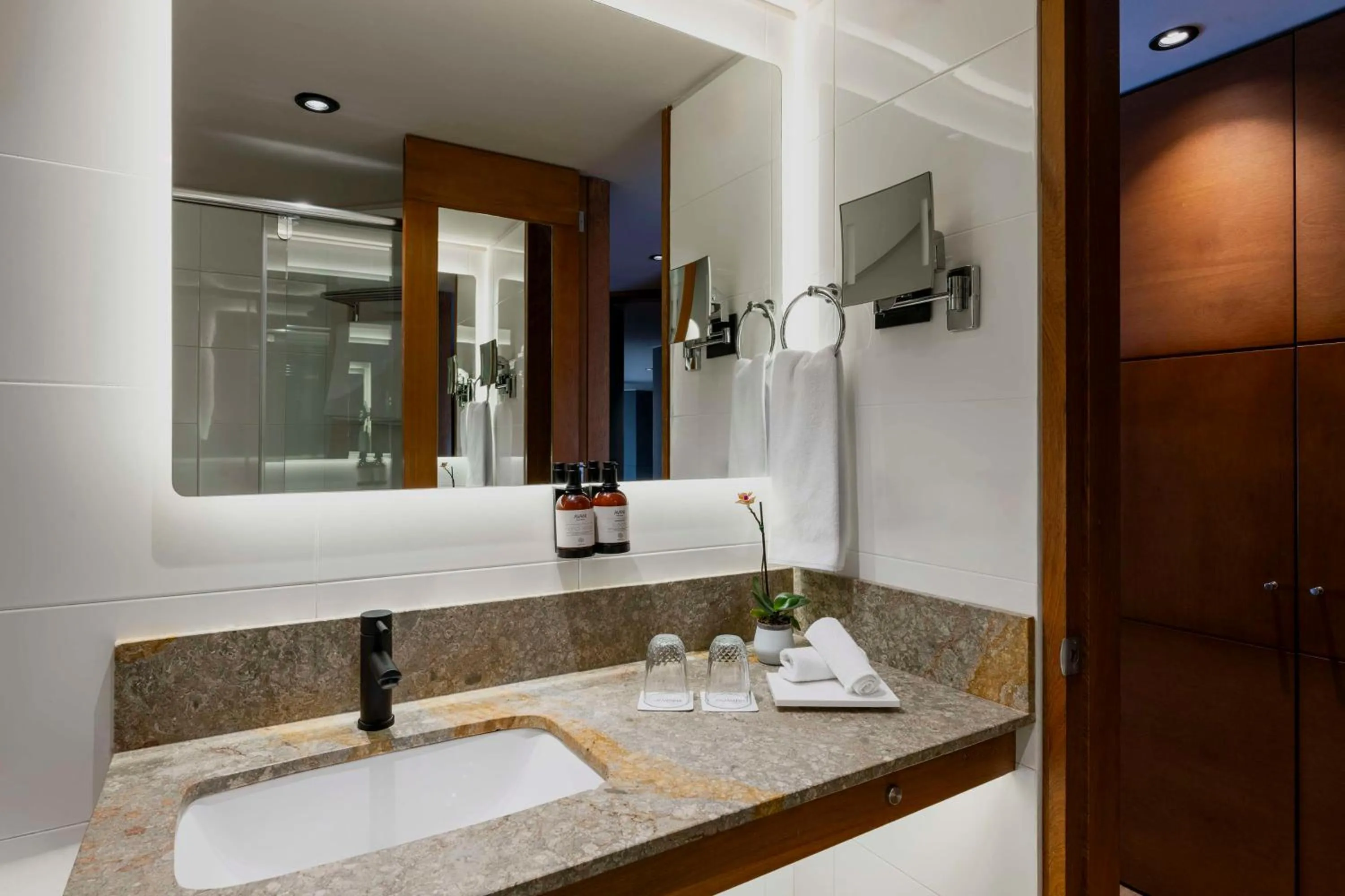 Bathroom in Avani Royal Zona T Bogotá Hotel