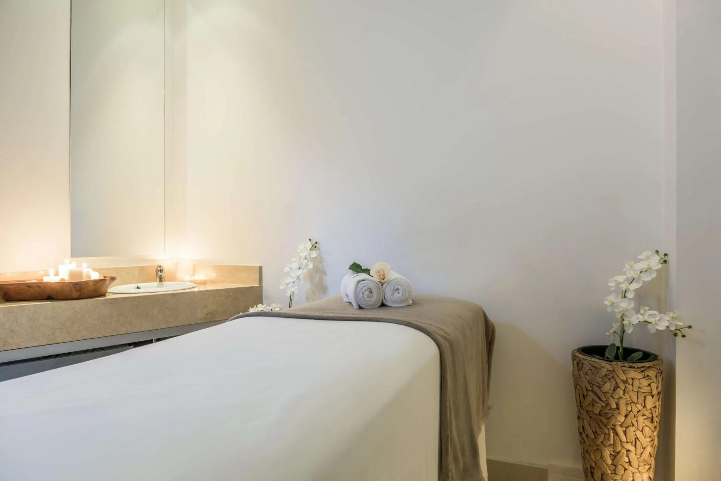 Spa and wellness centre/facilities, Bed in NH Bogota Pavillon Royal