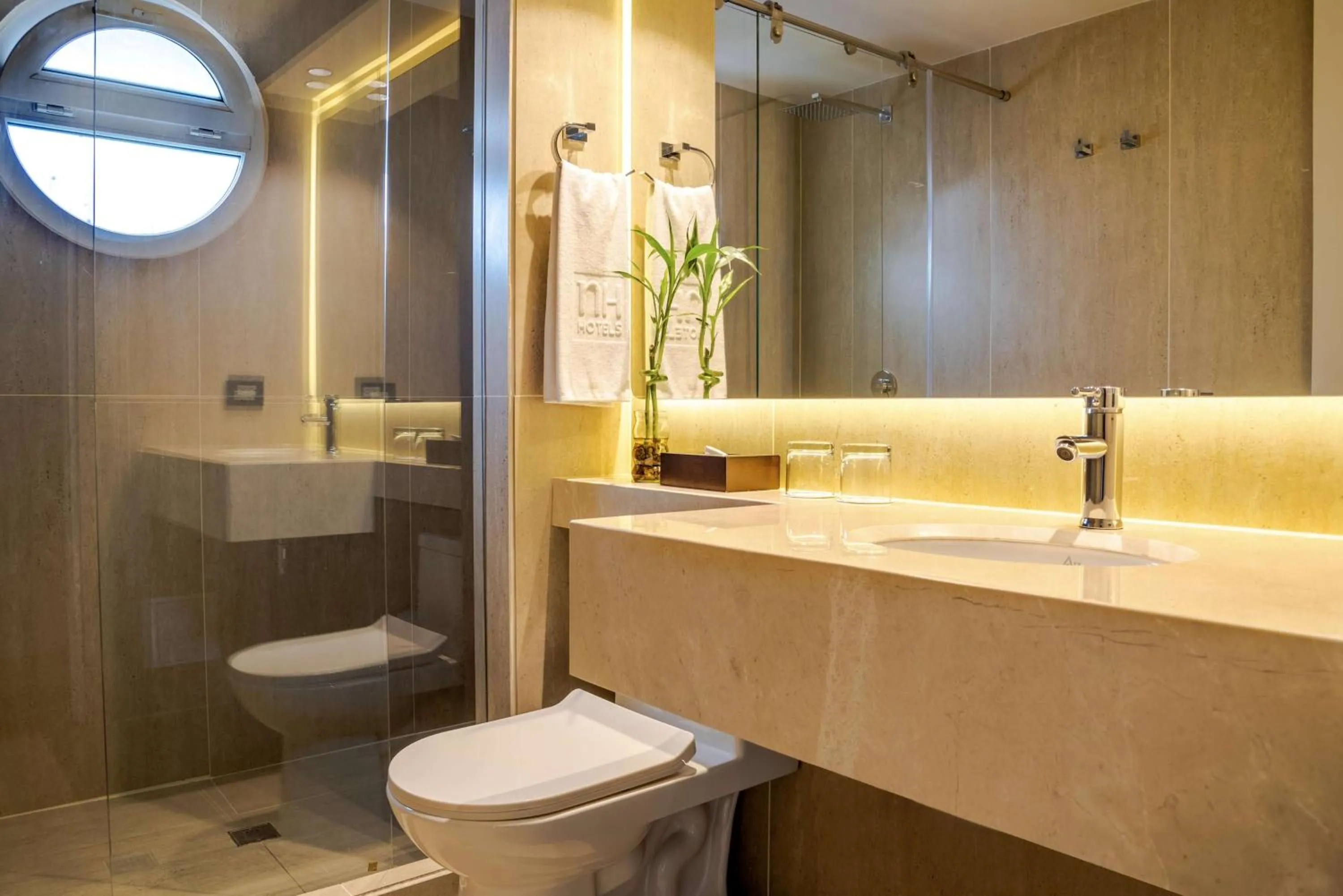 Bathroom in NH Bogota Pavillon Royal