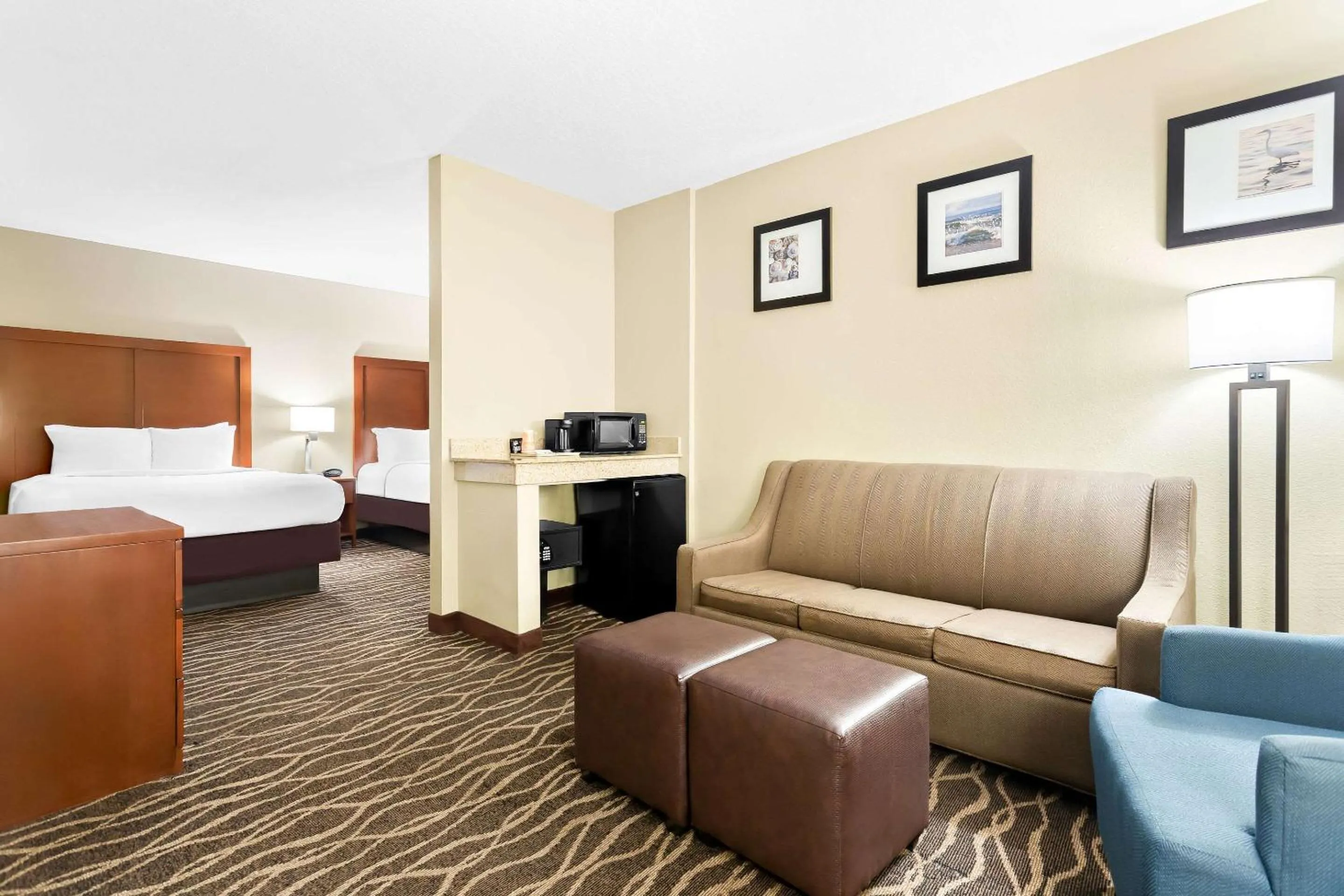 Bedroom, Bed in Comfort Suites Tampa Airport North