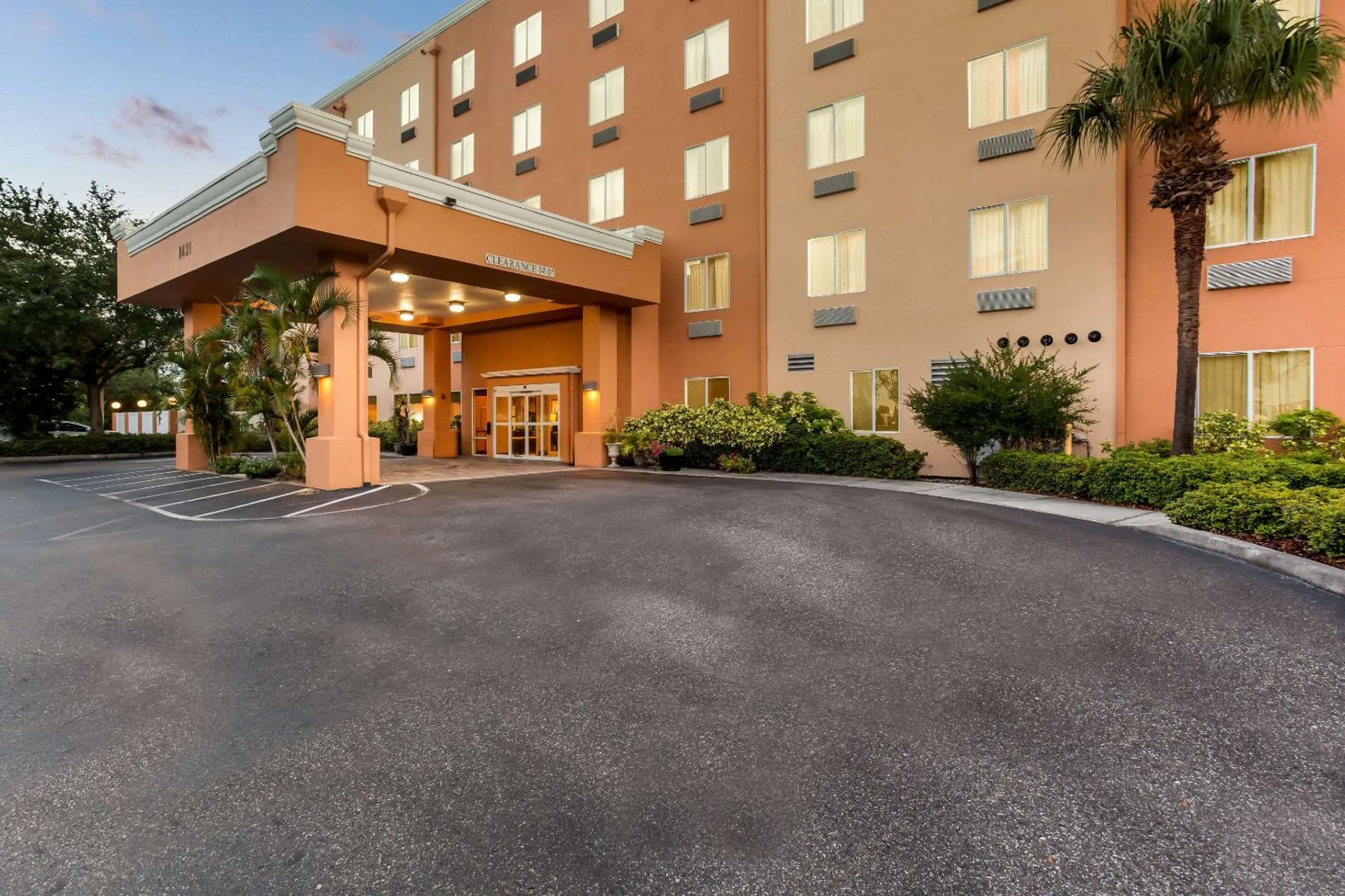 Property building in Comfort Suites Tampa Airport North