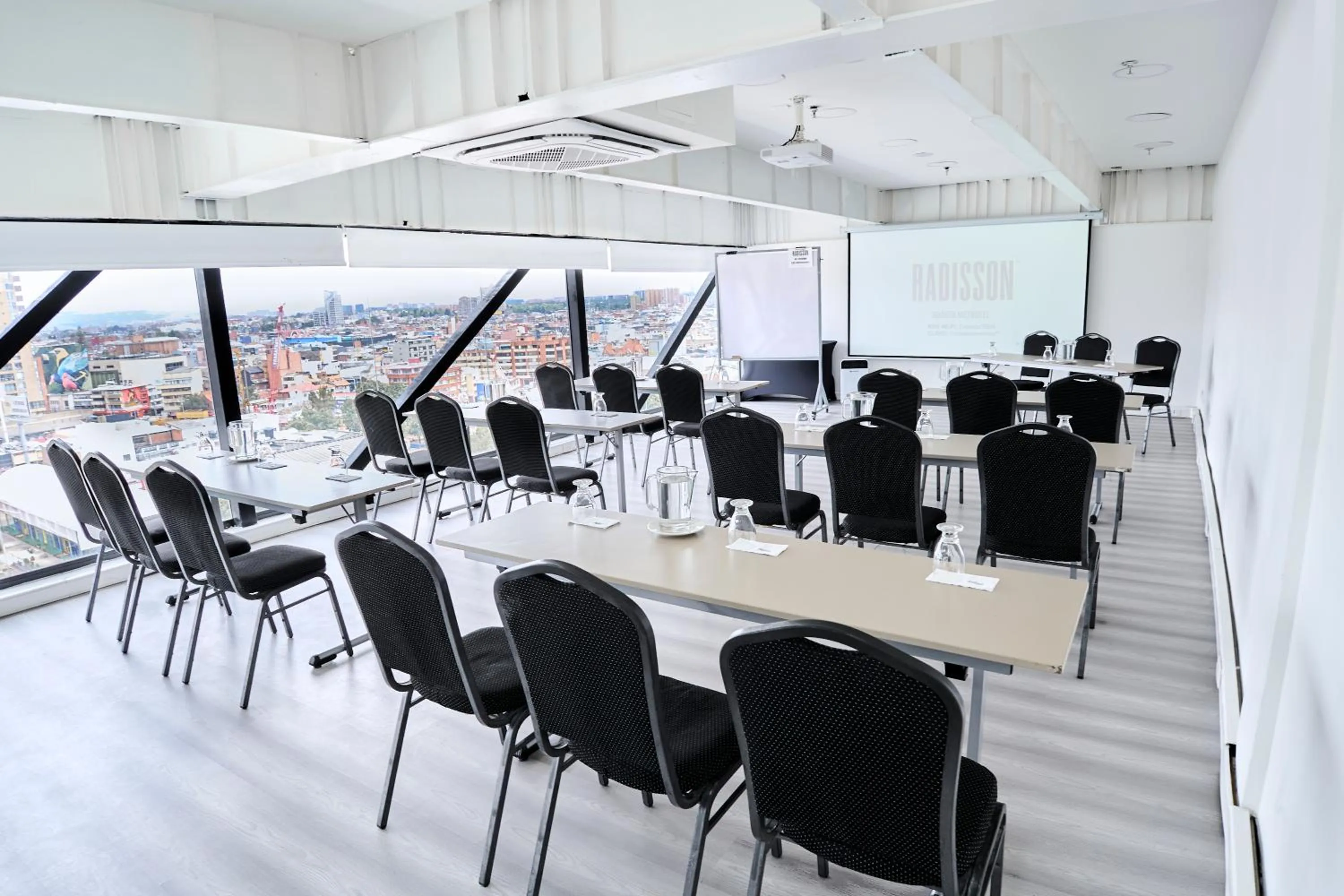 Business facilities in Radisson Bogota Metrotel