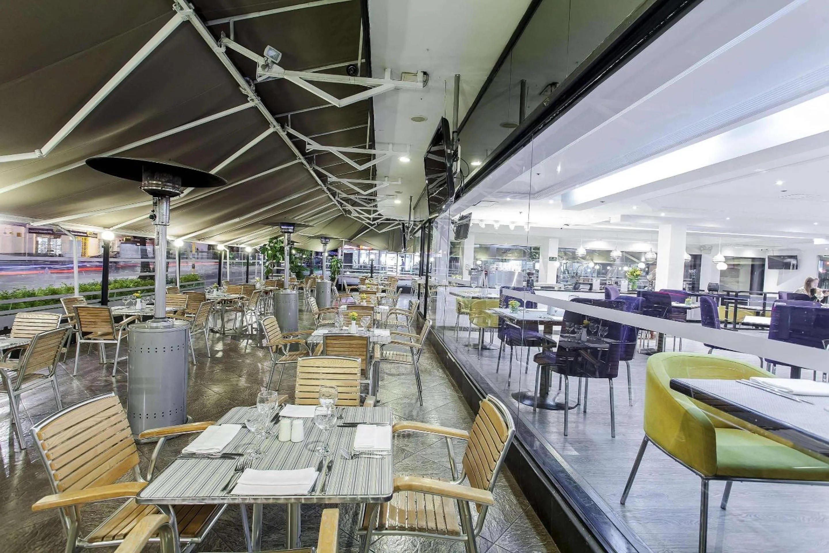 Restaurant/places to eat in Radisson Bogota Metrotel