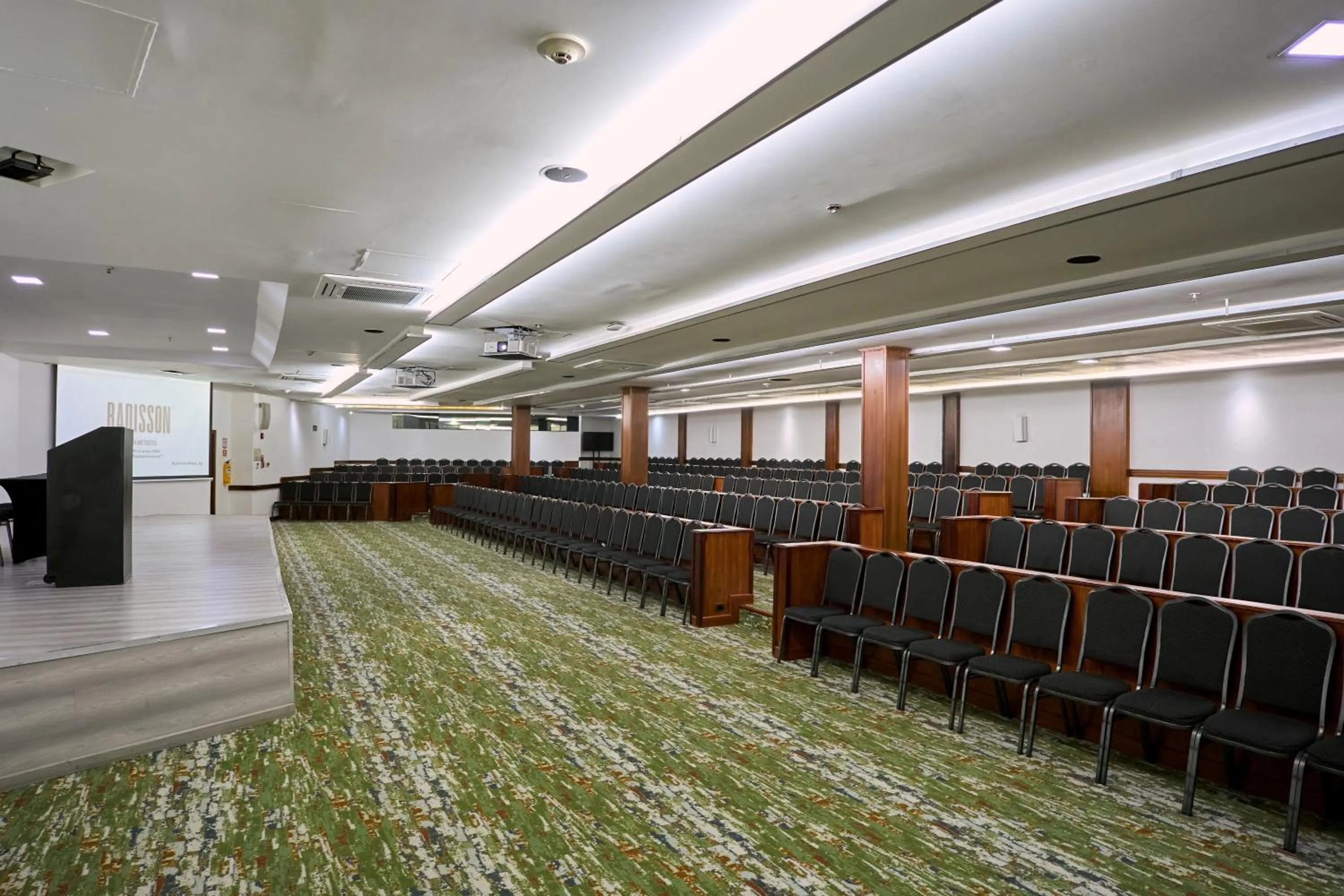 Meeting/conference room in Radisson Bogota Metrotel