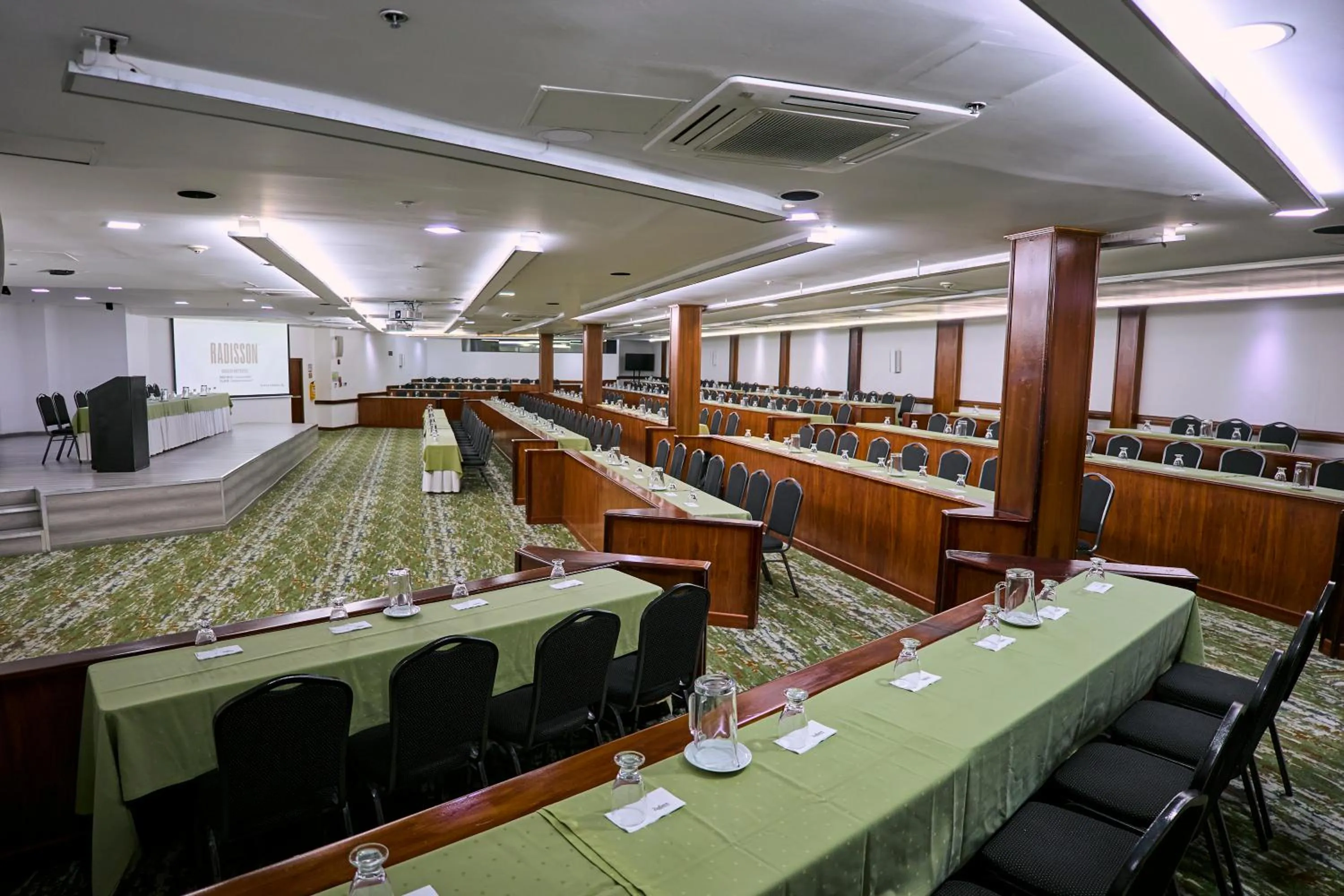 Meeting/conference room in Radisson Bogota Metrotel