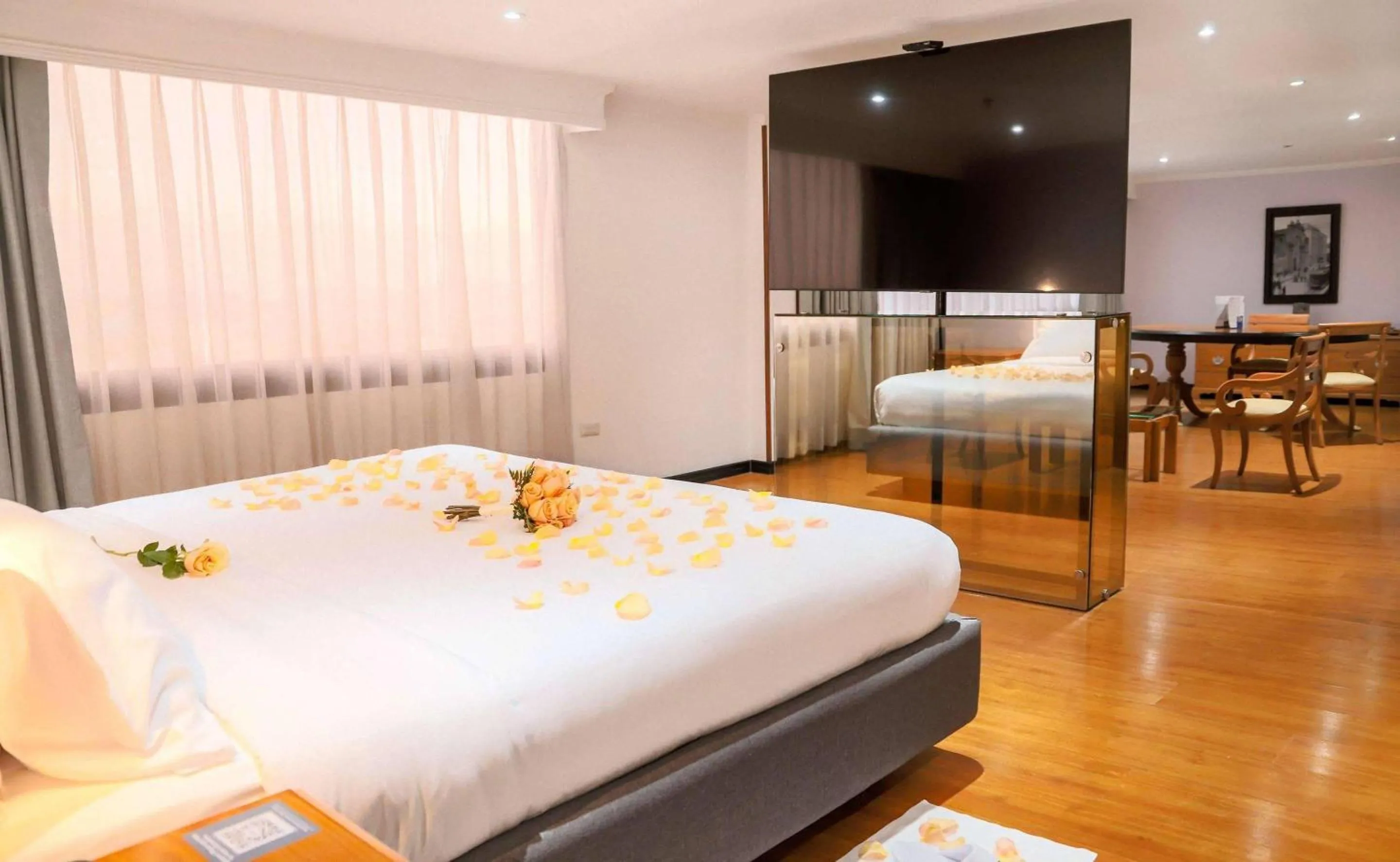 Bedroom, Bed in Radisson Bogota Metrotel