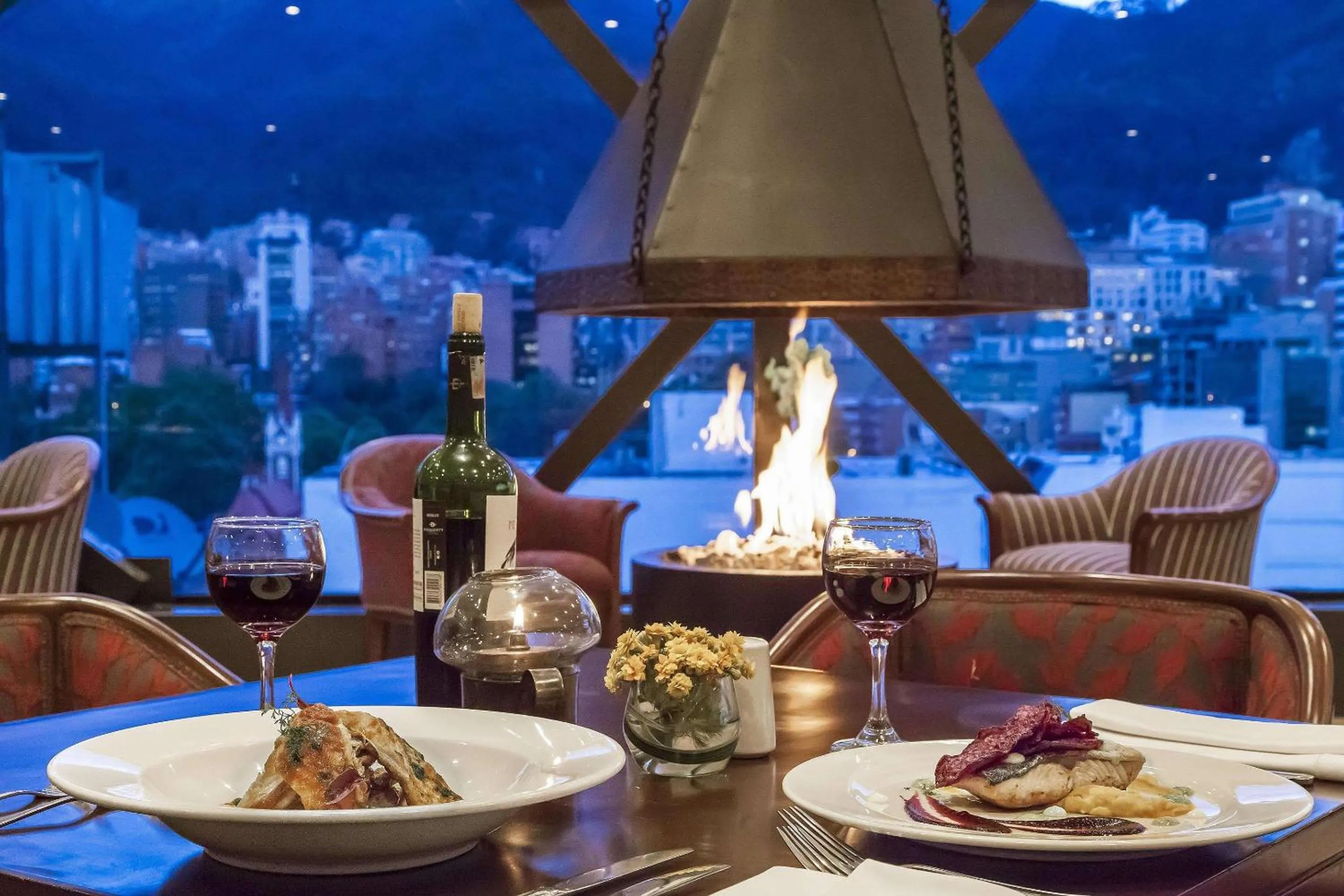 Lounge or bar in Radisson Bogota Metrotel