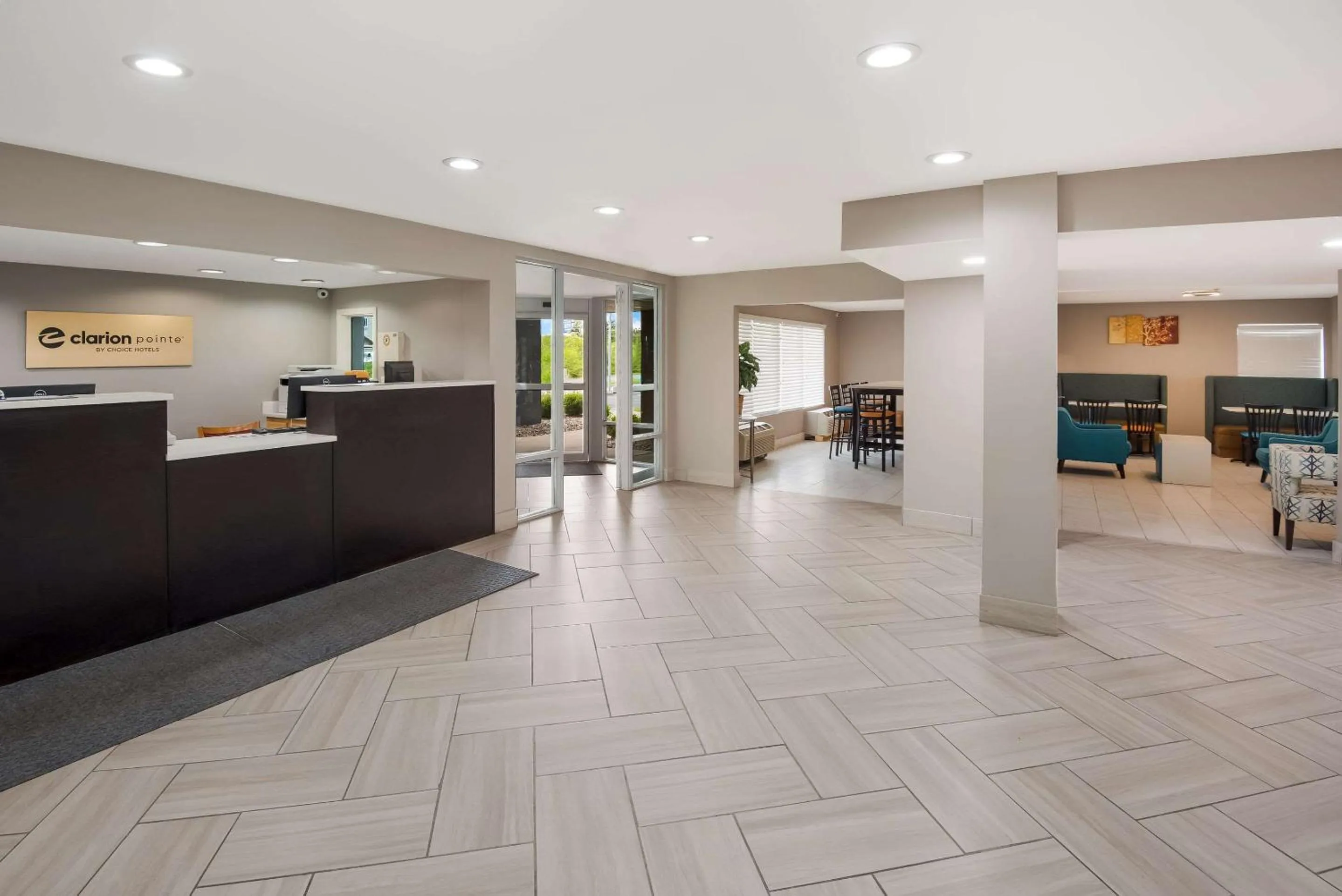 Lobby or reception in Clarion Pointe Indianapolis Northeast