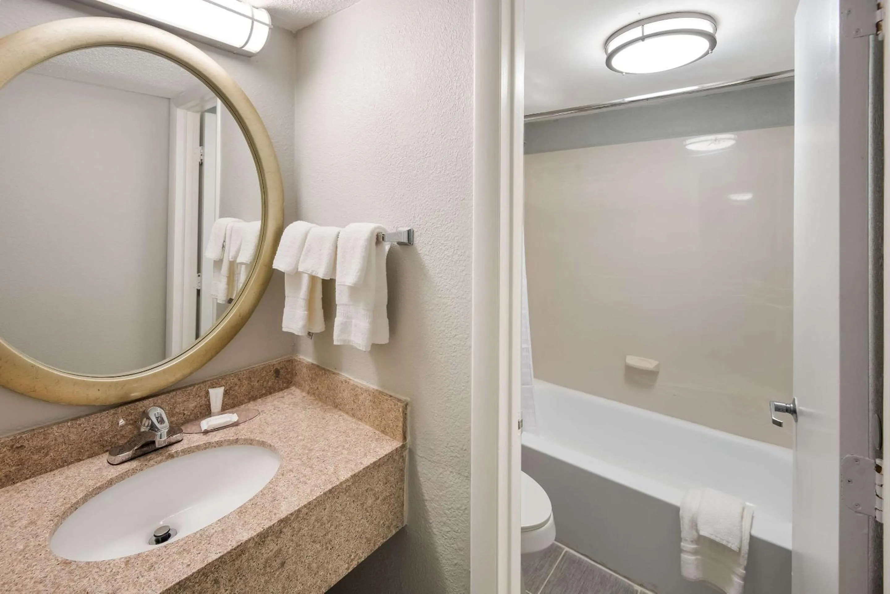 Bathroom in Clarion Pointe Indianapolis Northeast