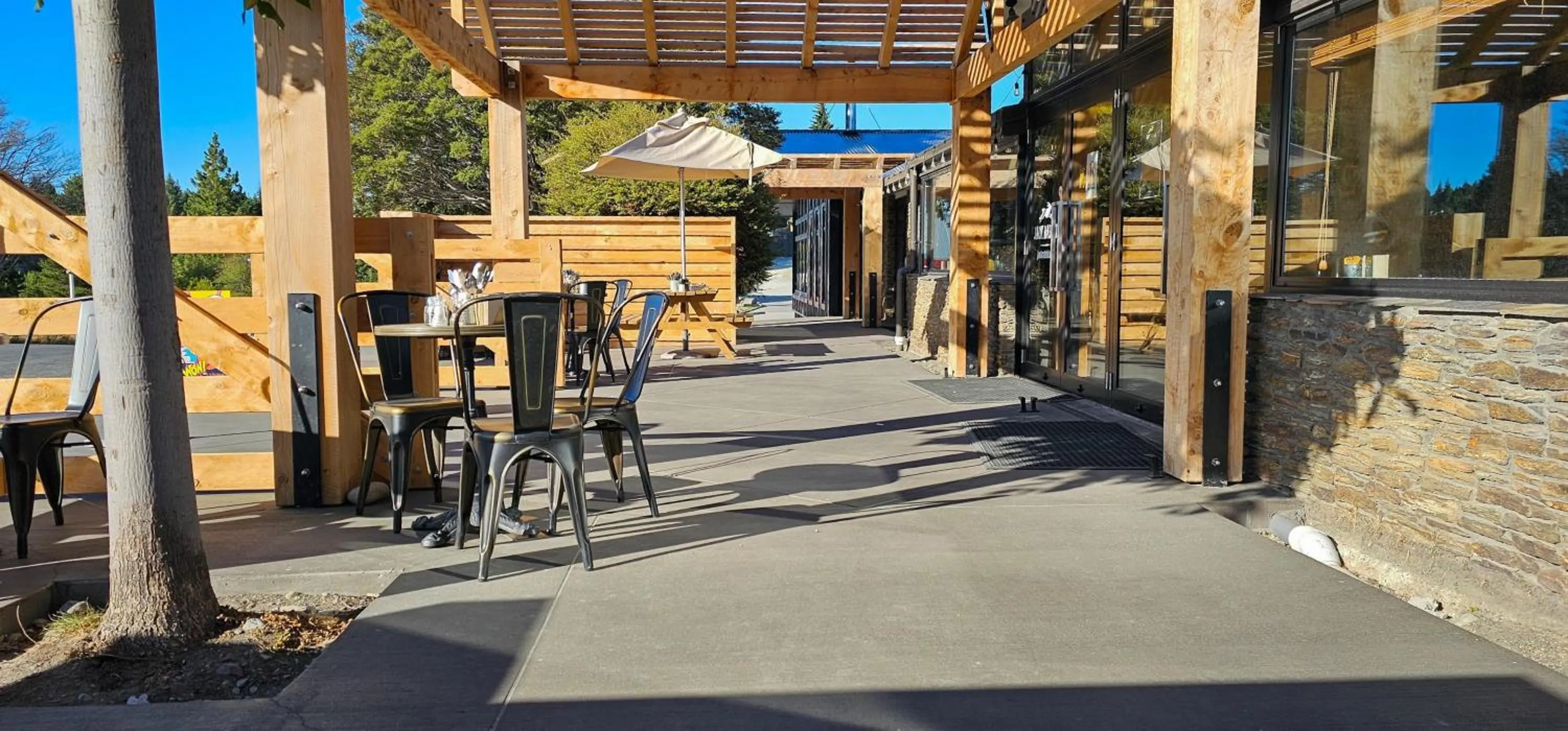 Restaurant/places to eat in The Godley Hotel