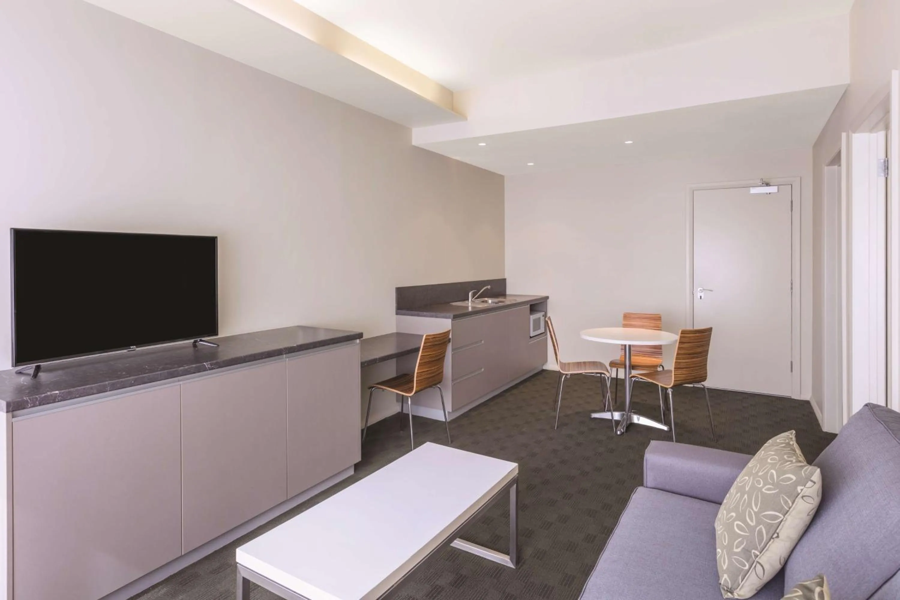 Coffee/tea facilities in Travelodge Hotel Hobart Airport