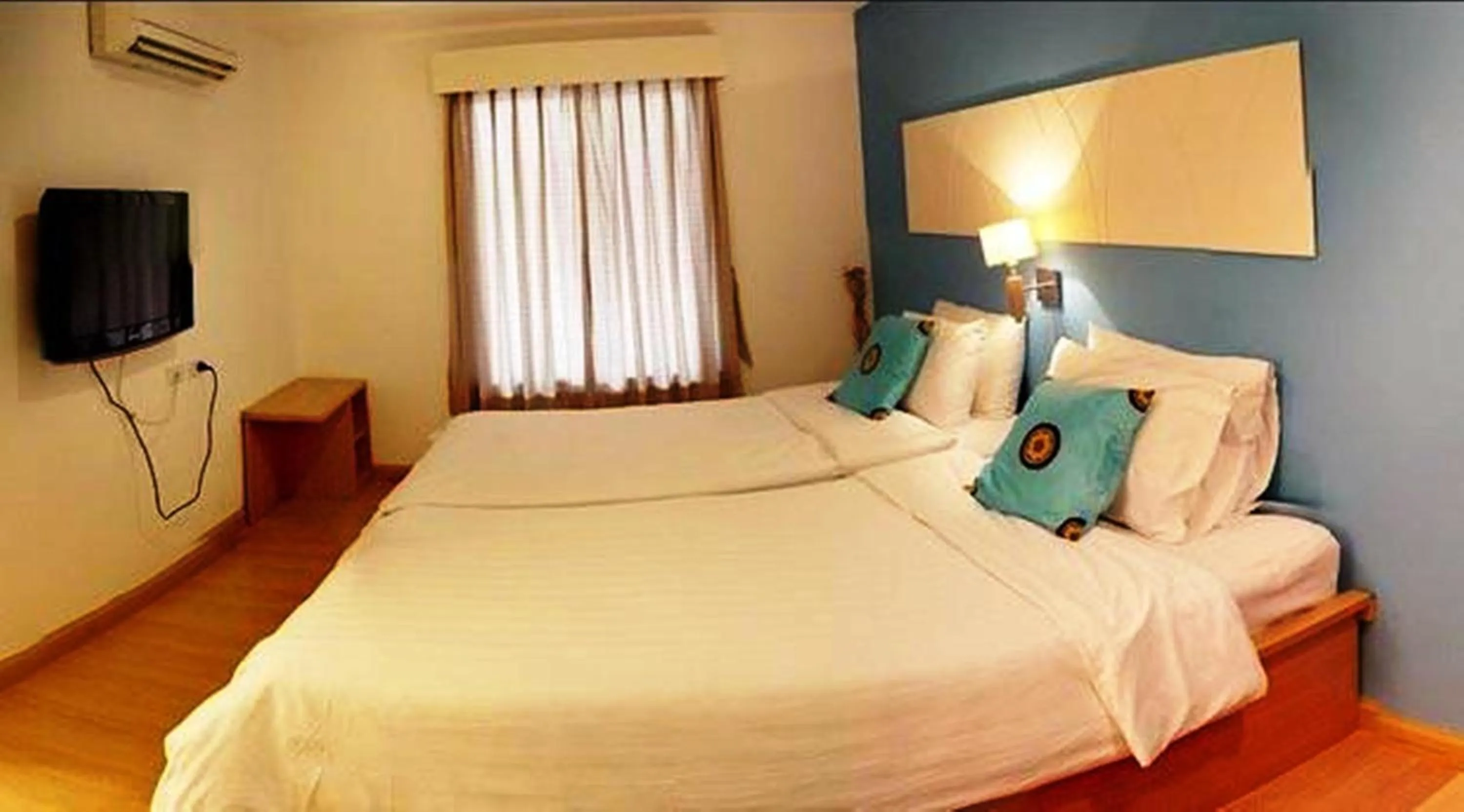 Photo of the whole room, Bed in Nantra de Comfort