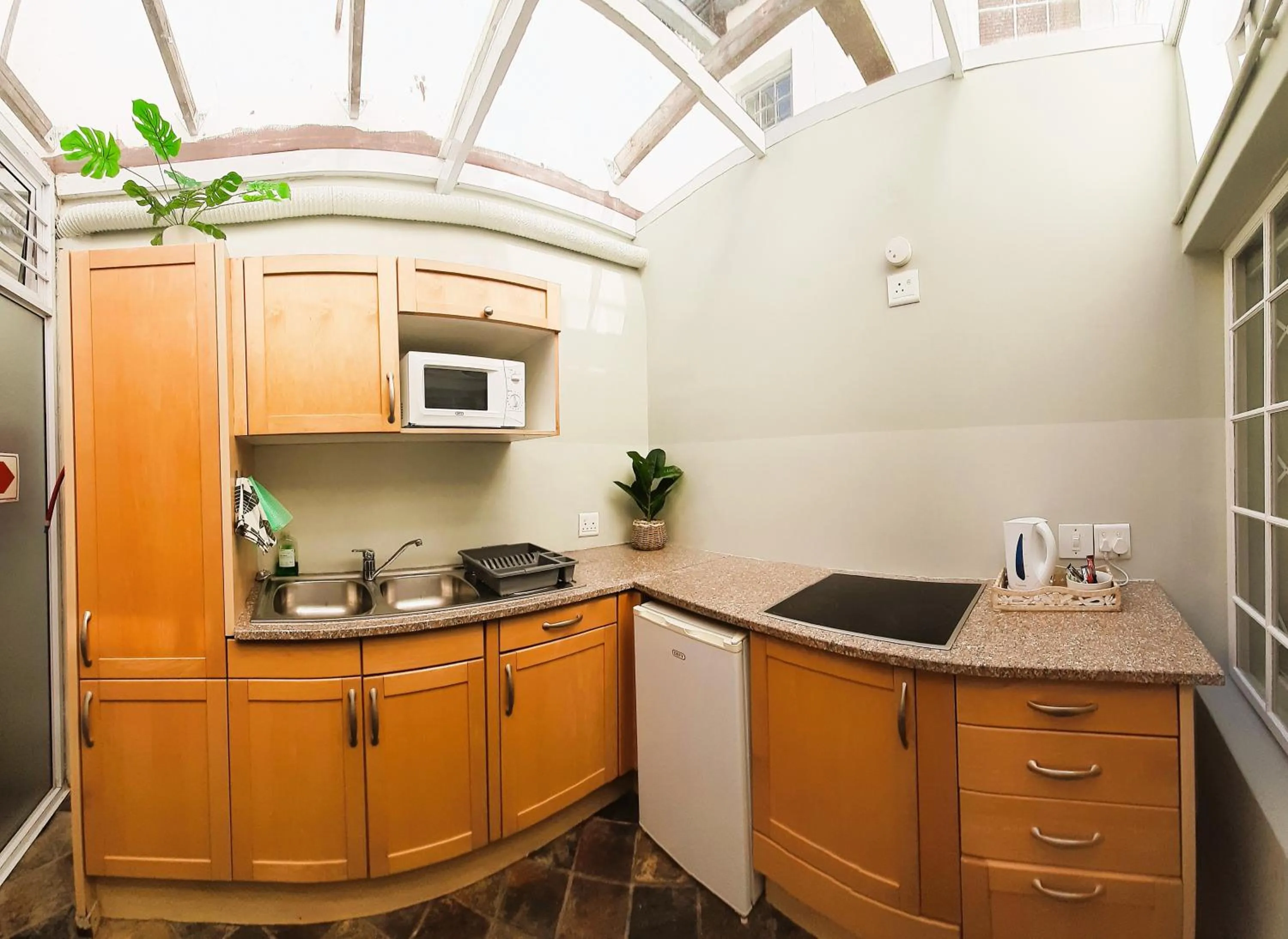 Kitchen or kitchenette in The Greenhouse Guesthouse