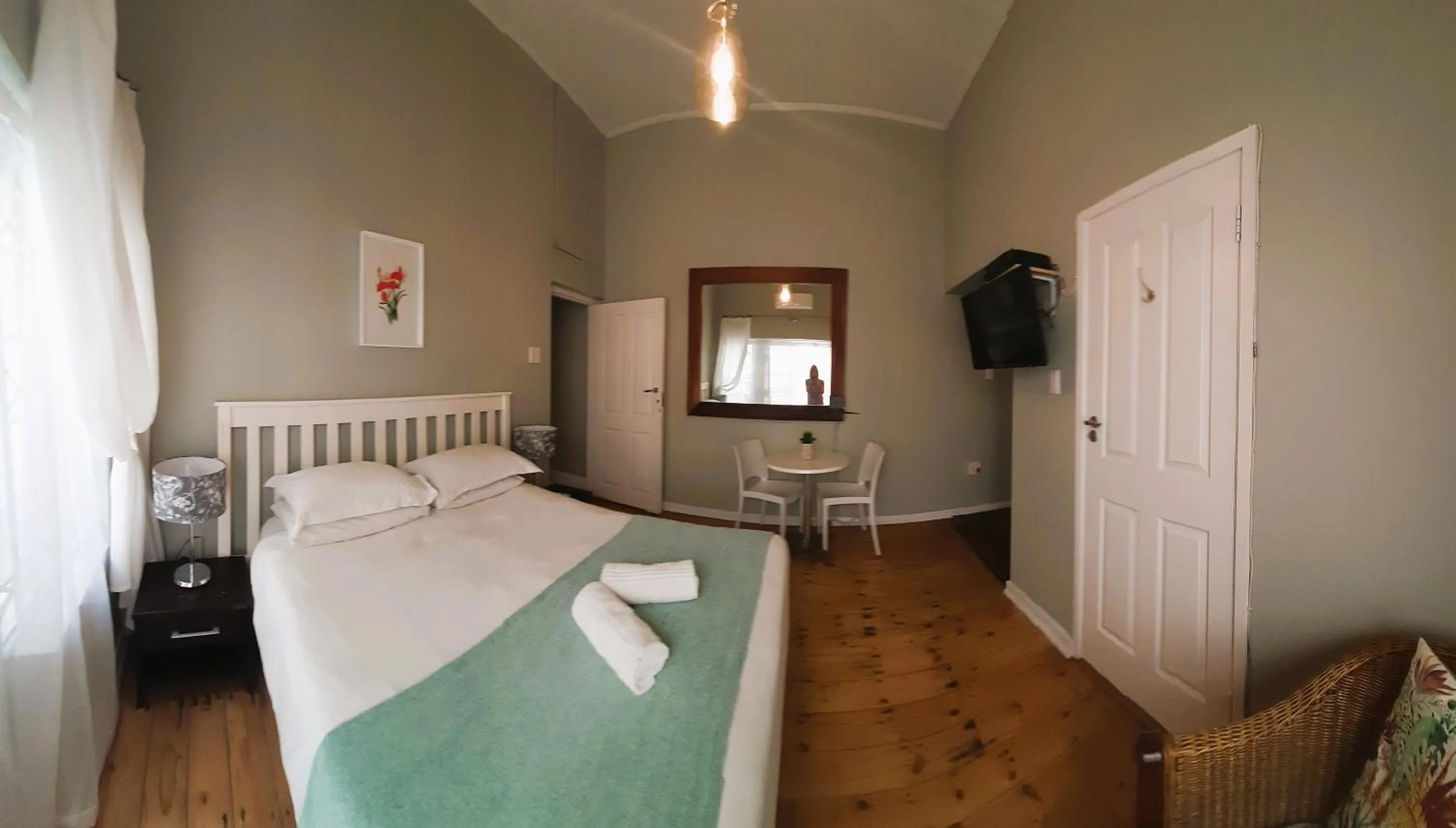 Photo of the whole room, Bed in The Greenhouse Guesthouse