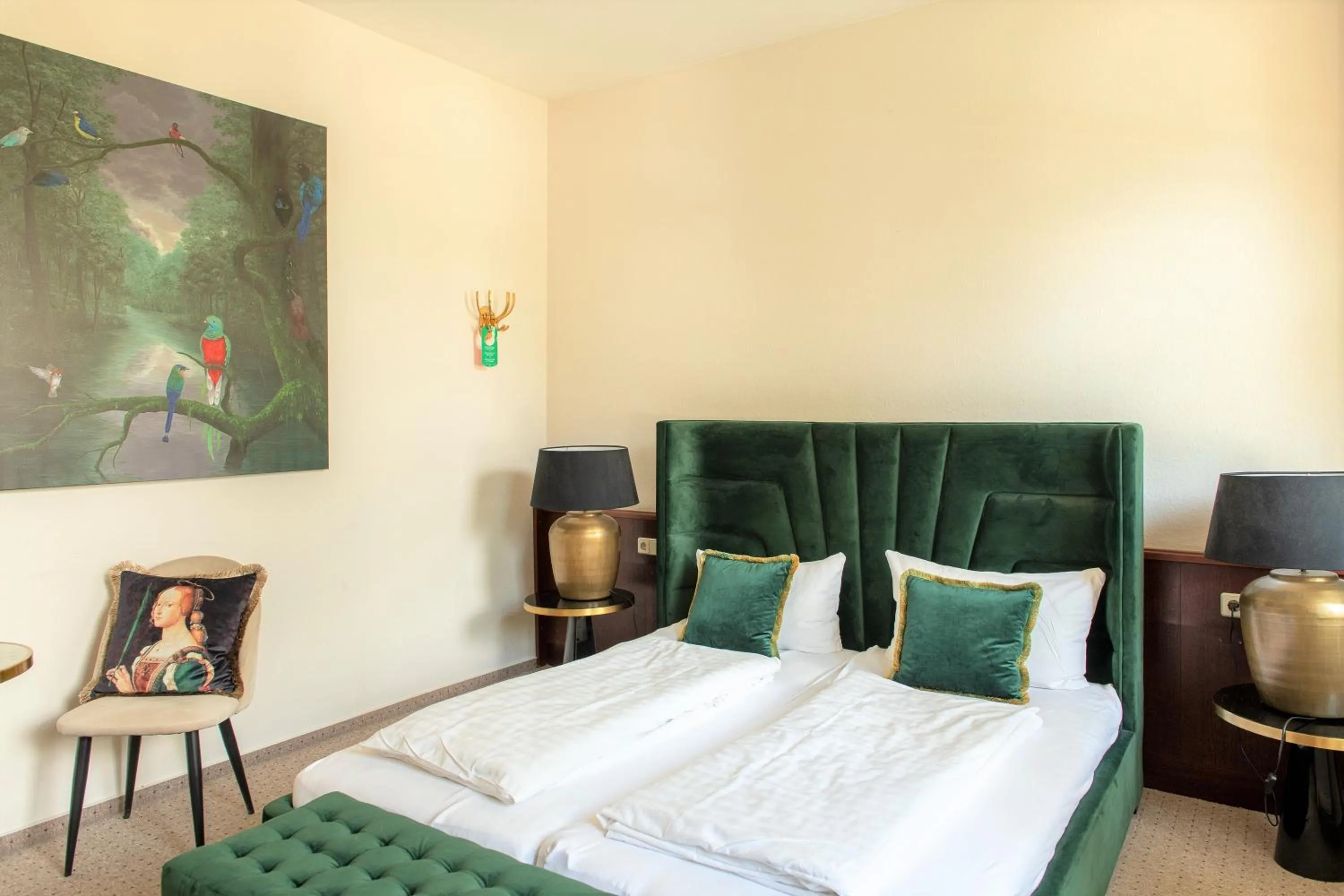 Property building, Bed in Hotel & Restaurant Raueneck