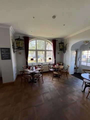 Restaurant/places to eat in Hotel & Restaurant Raueneck