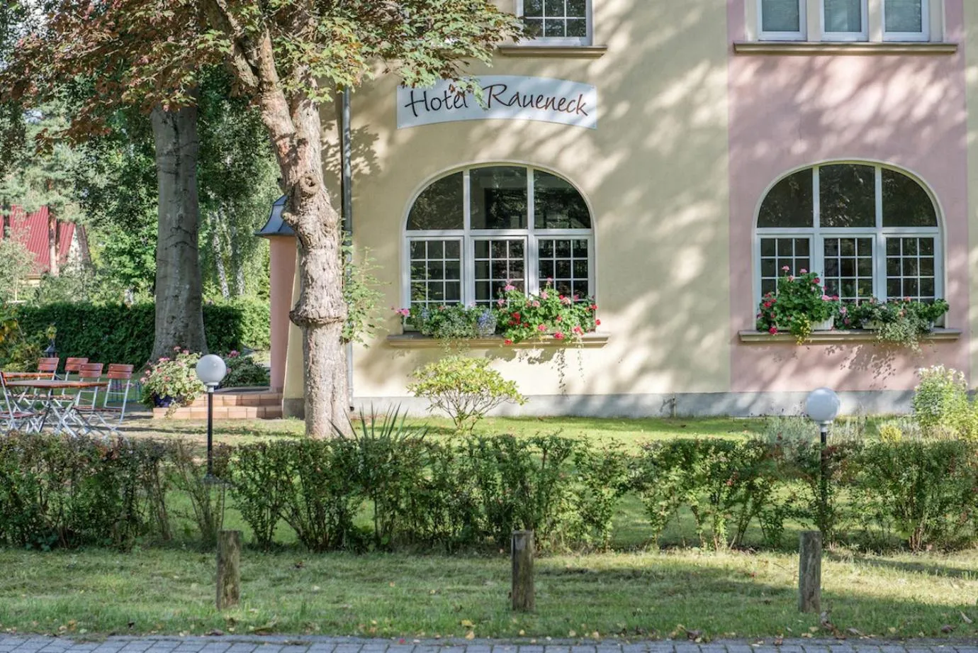 Property building in Hotel & Restaurant Raueneck