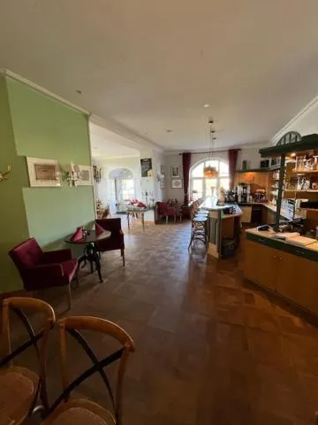 Restaurant/places to eat in Hotel & Restaurant Raueneck