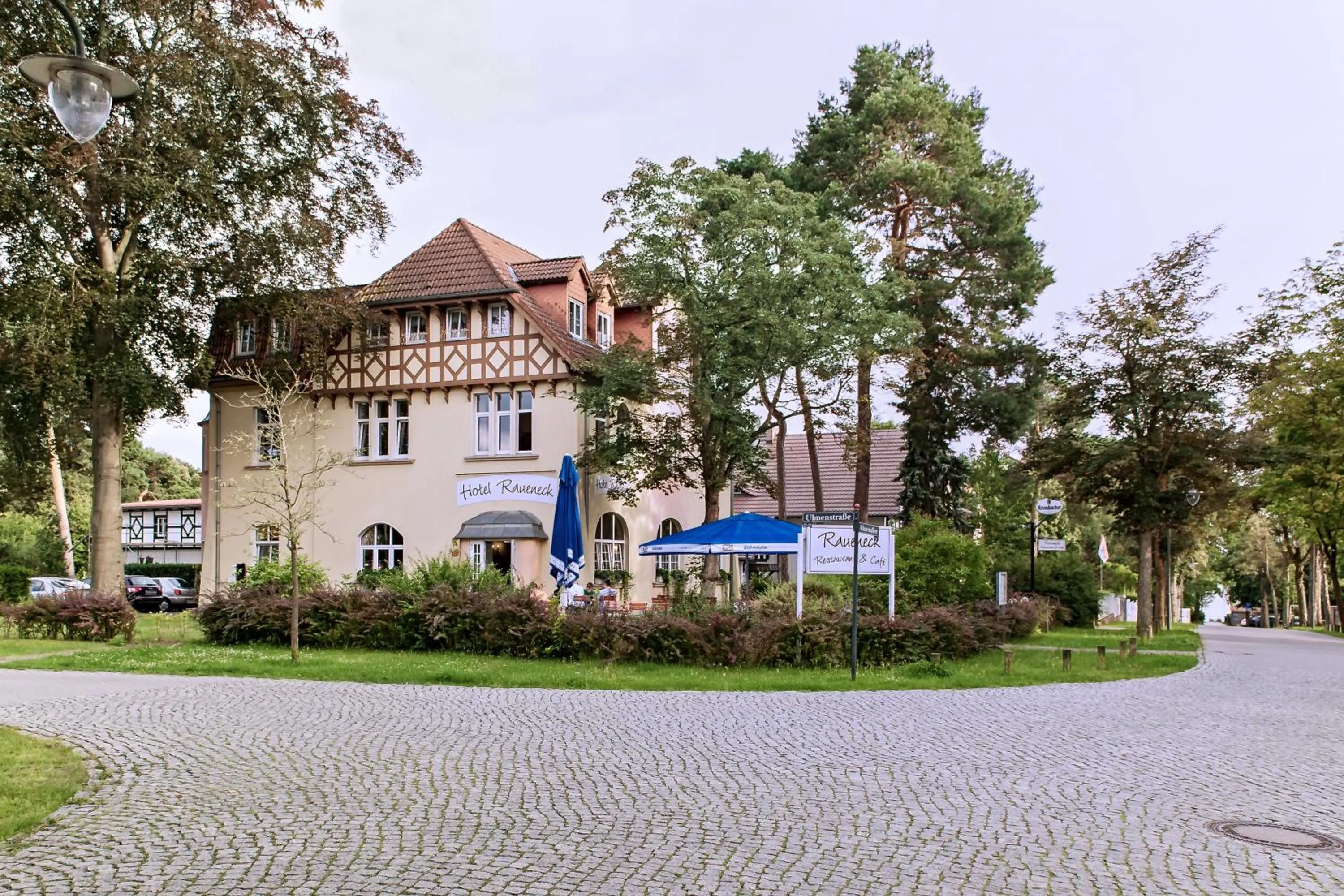 Facade/entrance in Hotel & Restaurant Raueneck